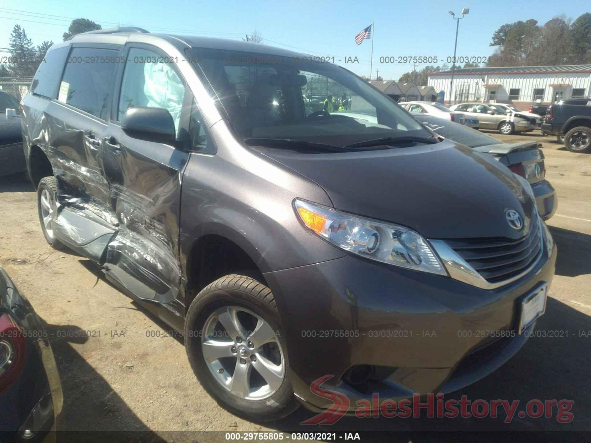 5TDKZ3DCXHS835441 2017 TOYOTA SIENNA