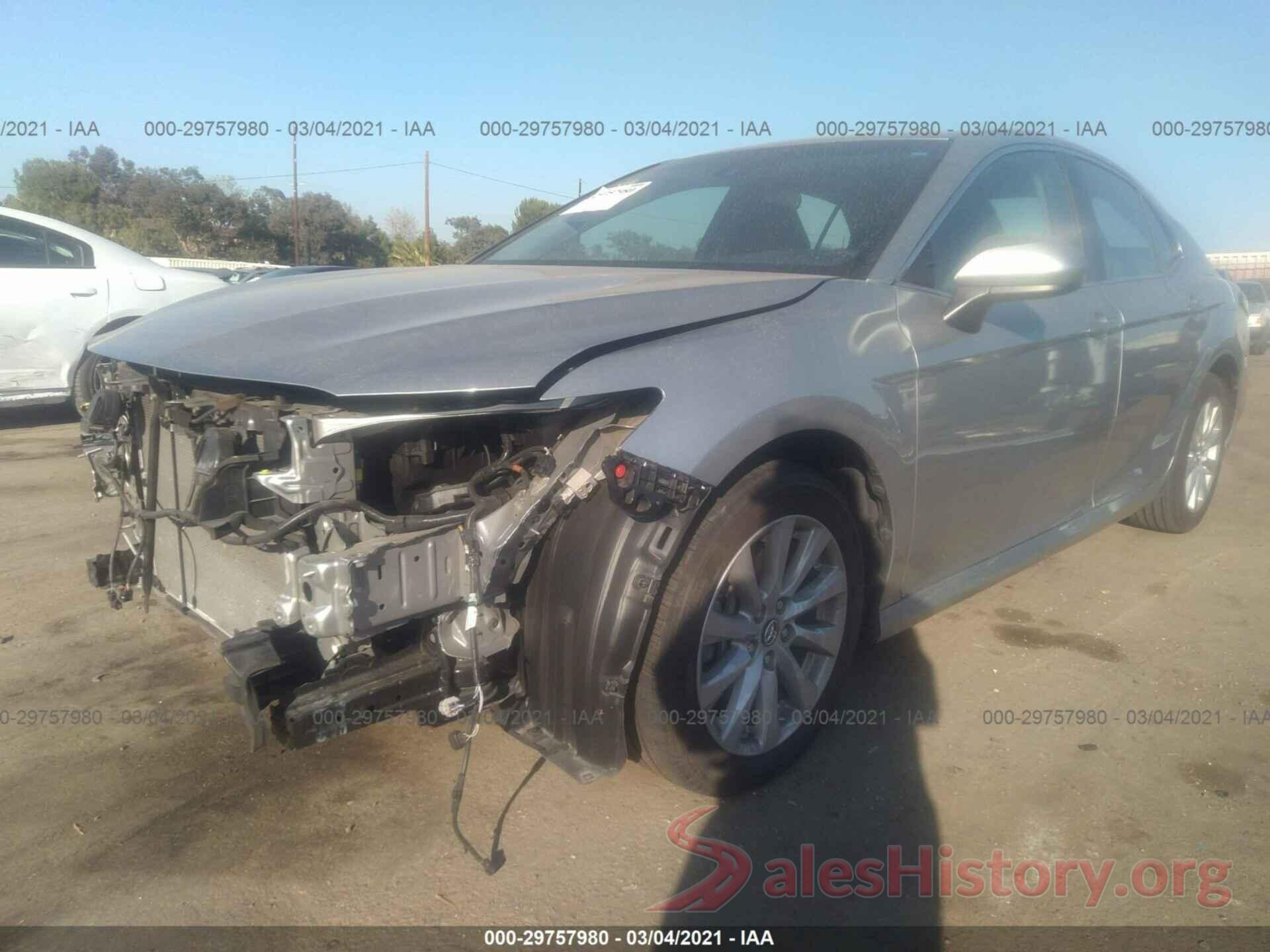 4T1B11HK2JU068520 2018 TOYOTA CAMRY