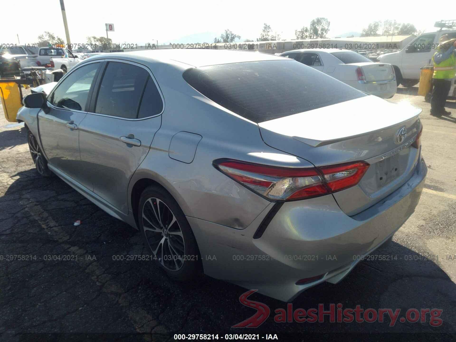 4T1B11HK0JU129265 2018 TOYOTA CAMRY