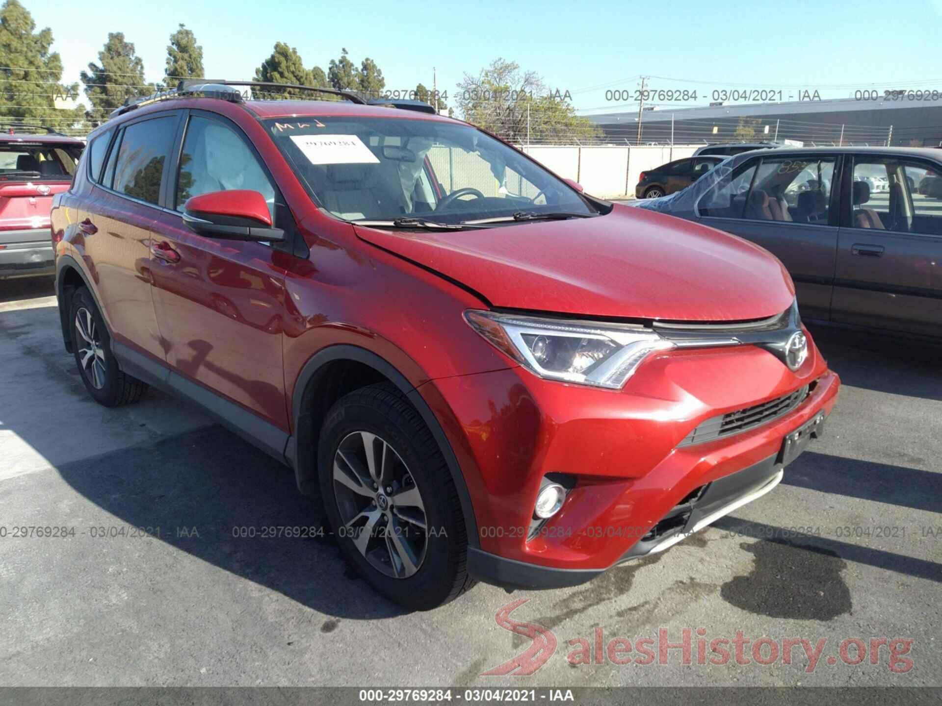 2T3RFREV1GW518011 2016 TOYOTA RAV4