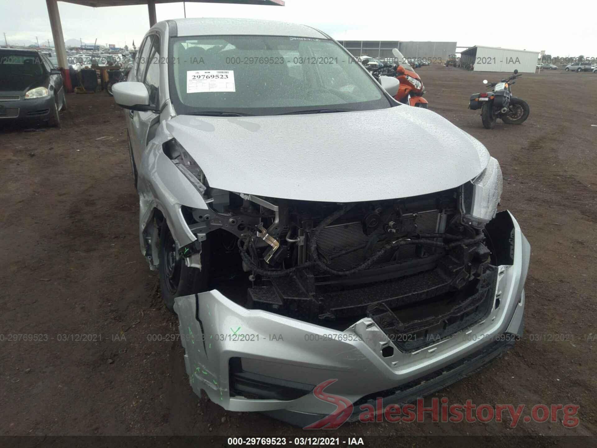 KNMAT2MT1JP588821 2018 NISSAN ROGUE