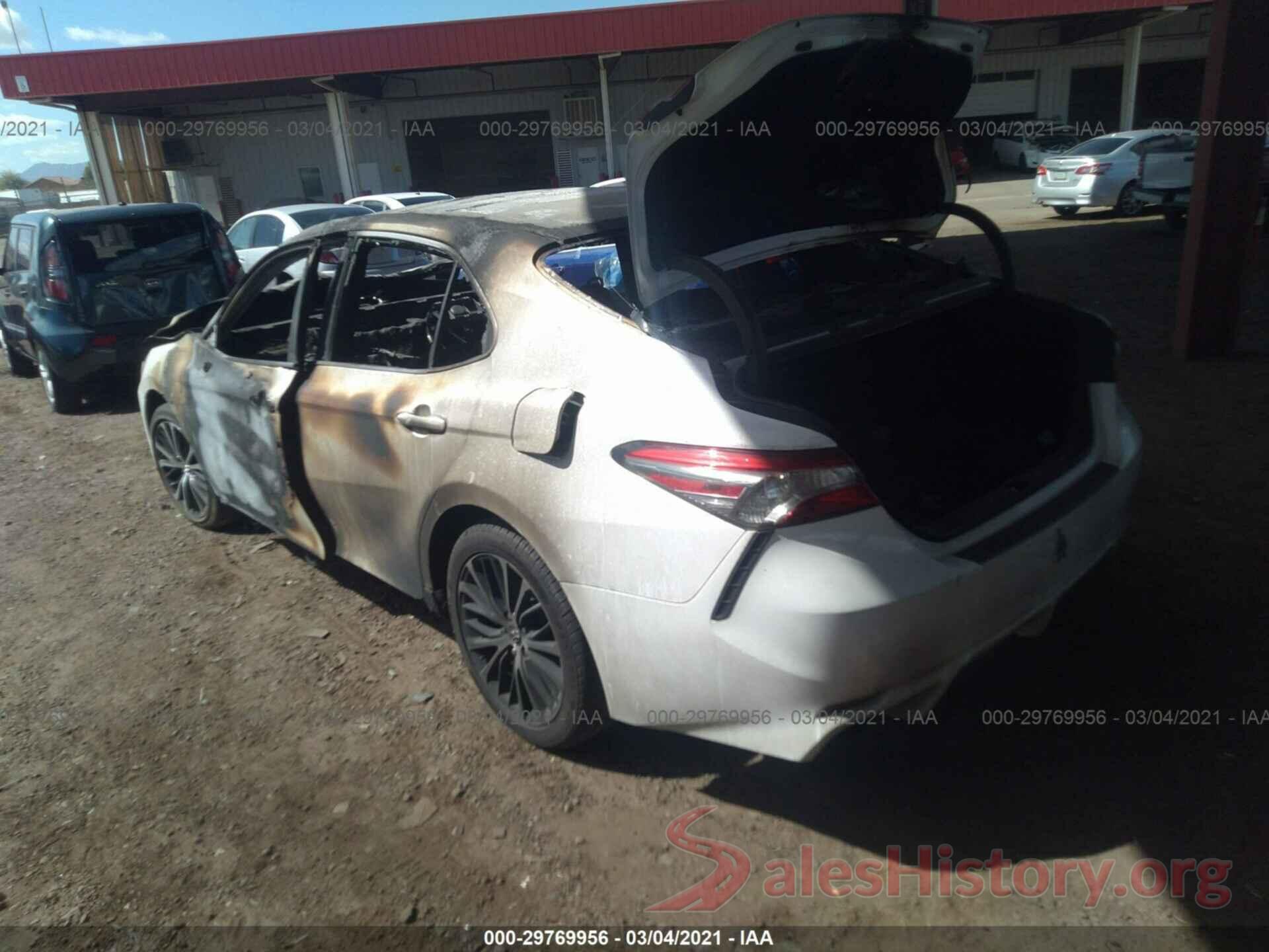 4T1B11HK9JU516588 2018 TOYOTA CAMRY