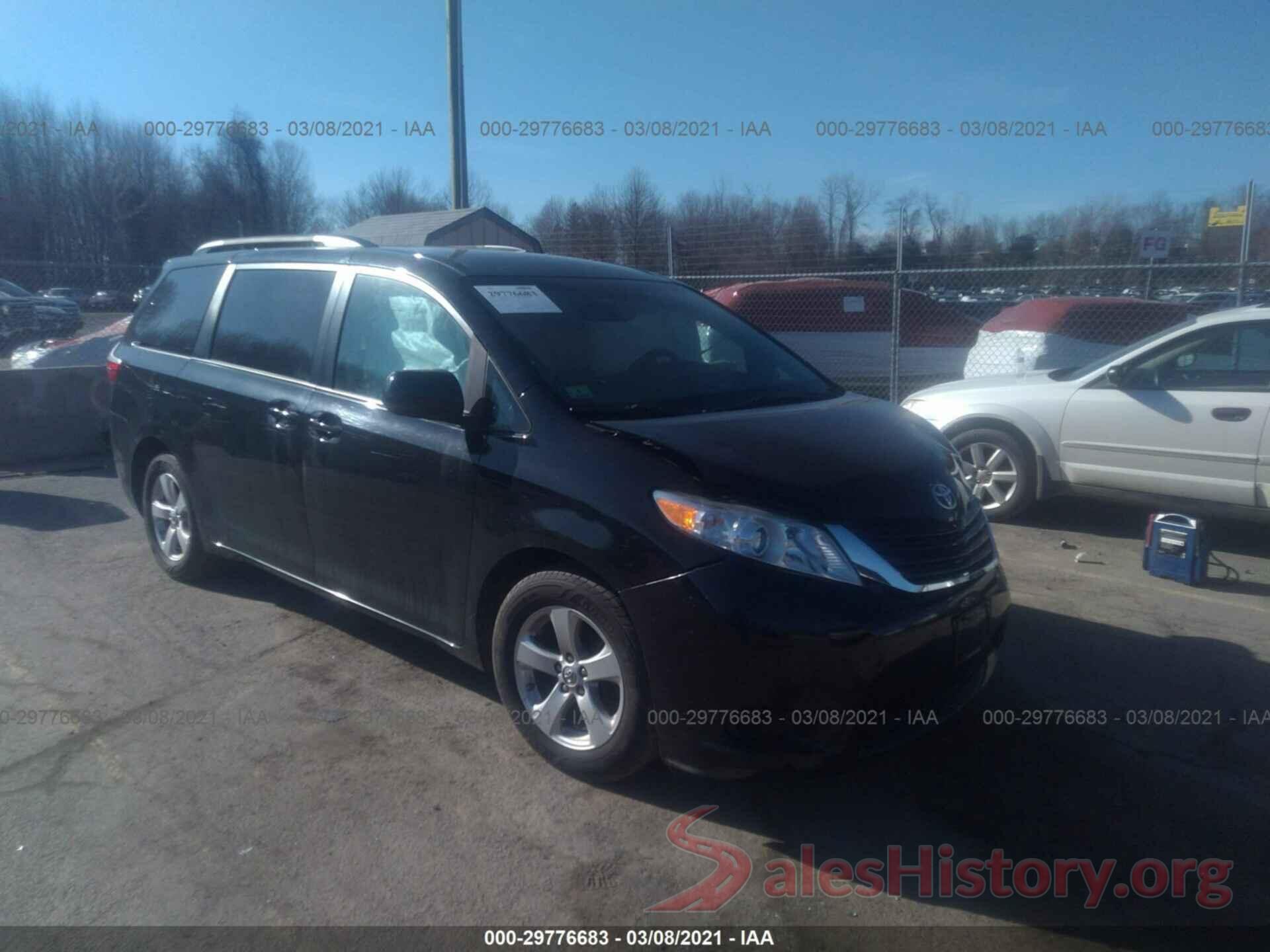 5TDKZ3DC7HS824929 2017 TOYOTA SIENNA