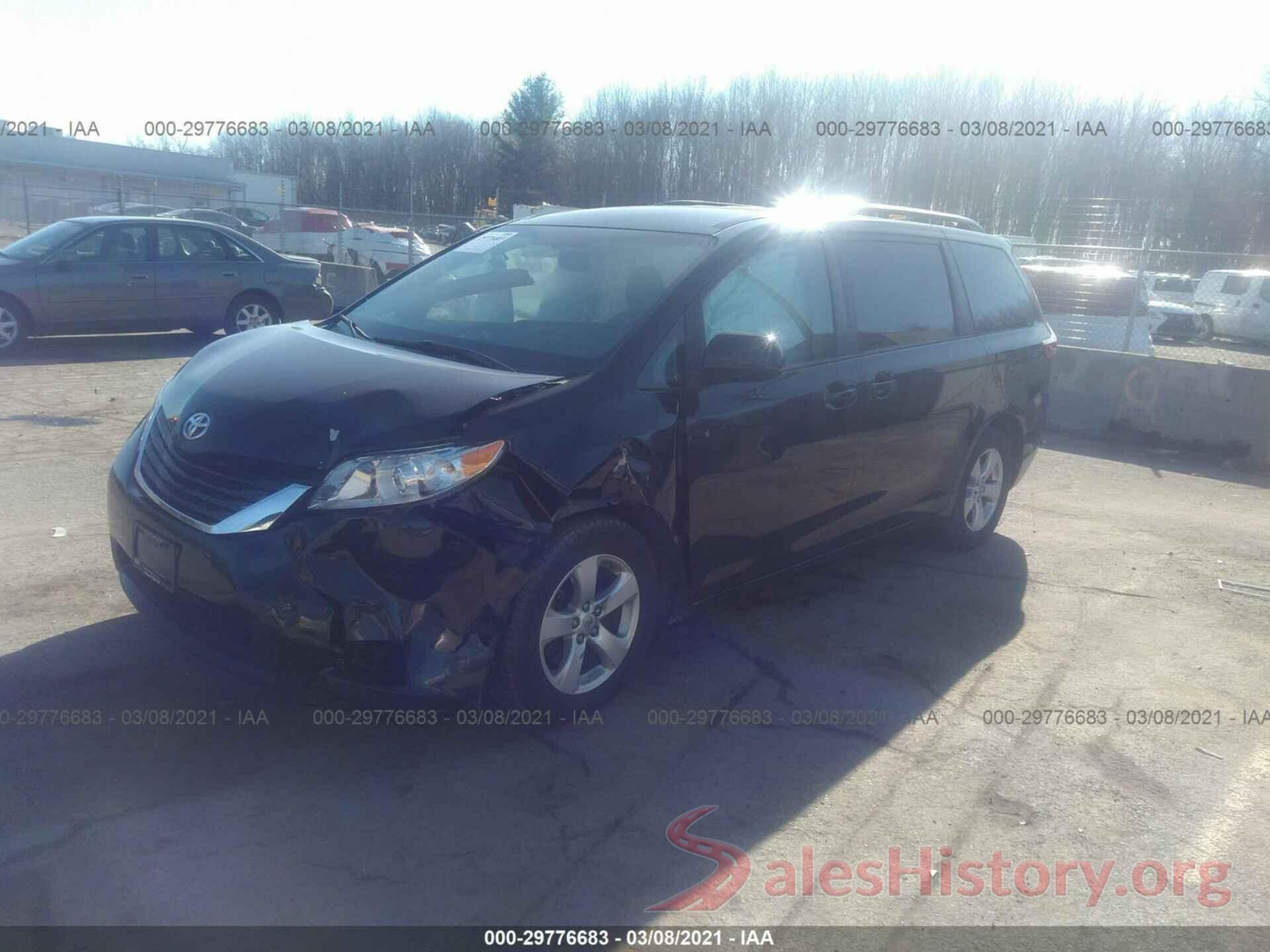 5TDKZ3DC7HS824929 2017 TOYOTA SIENNA