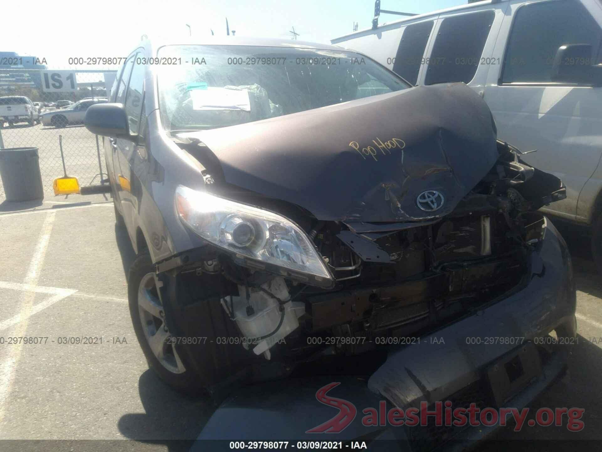 5TDKZ3DCXHS822382 2017 TOYOTA SIENNA