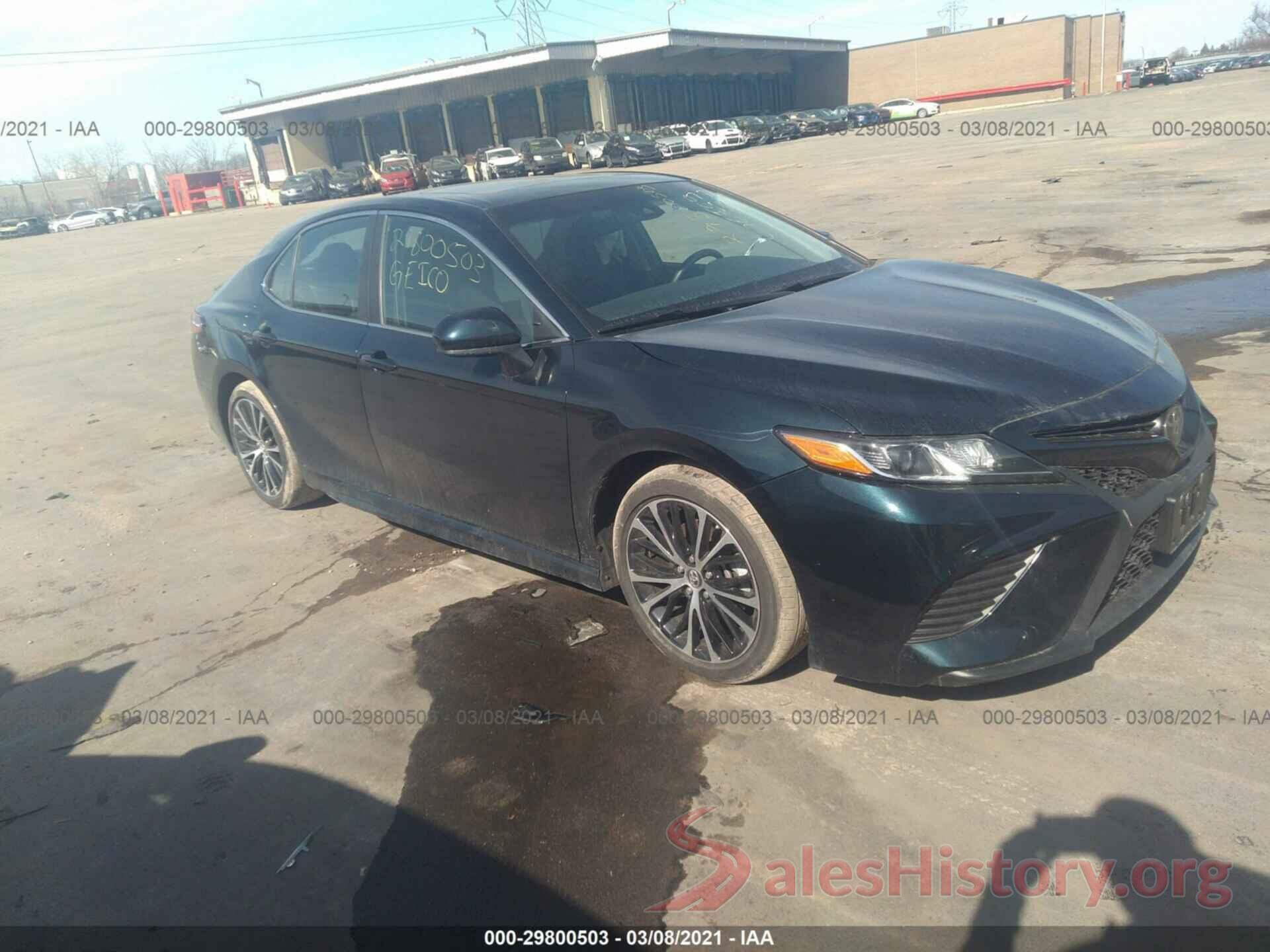 4T1B11HK5JU647744 2018 TOYOTA CAMRY