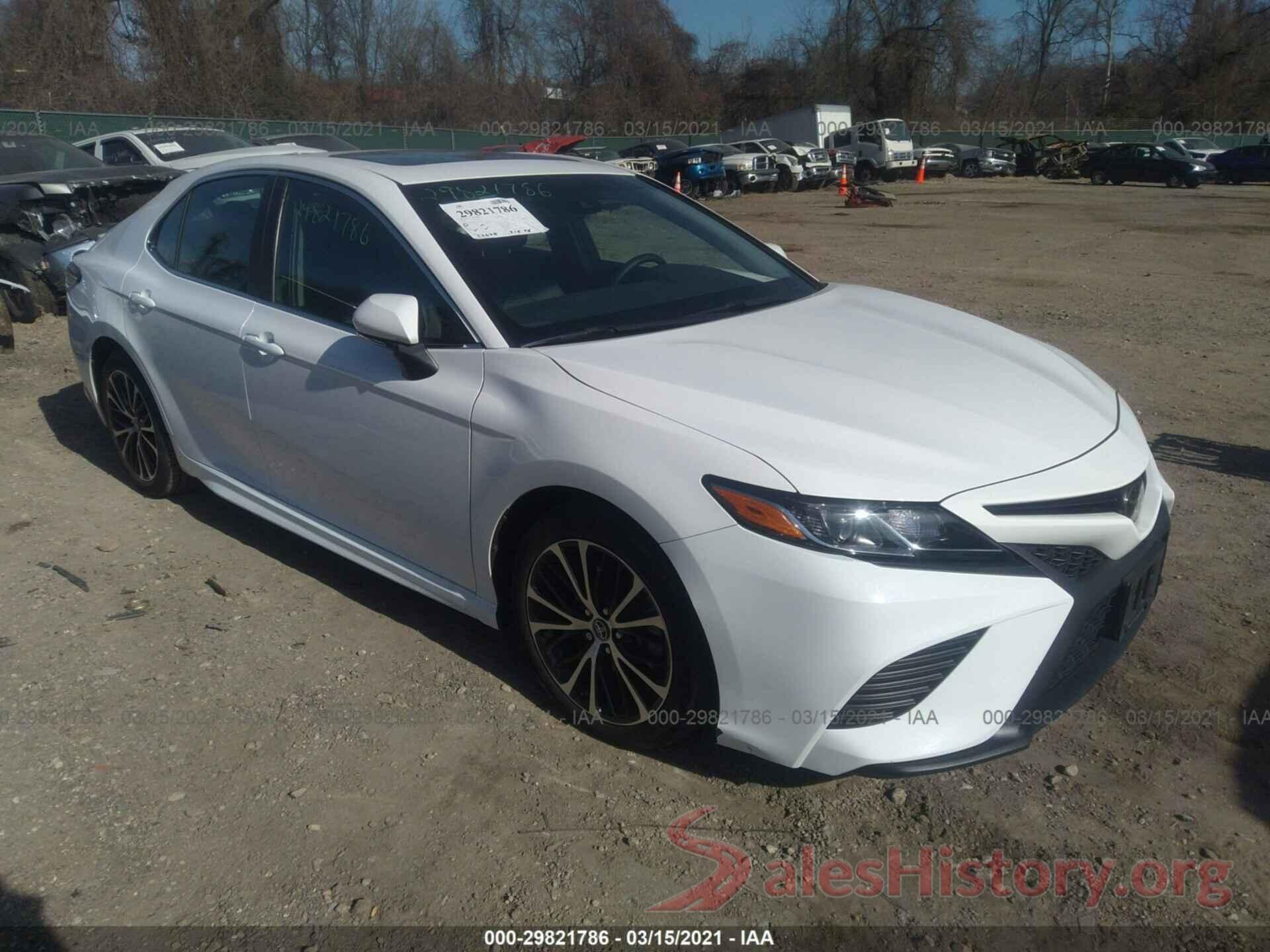 4T1B11HK8JU649374 2018 TOYOTA CAMRY