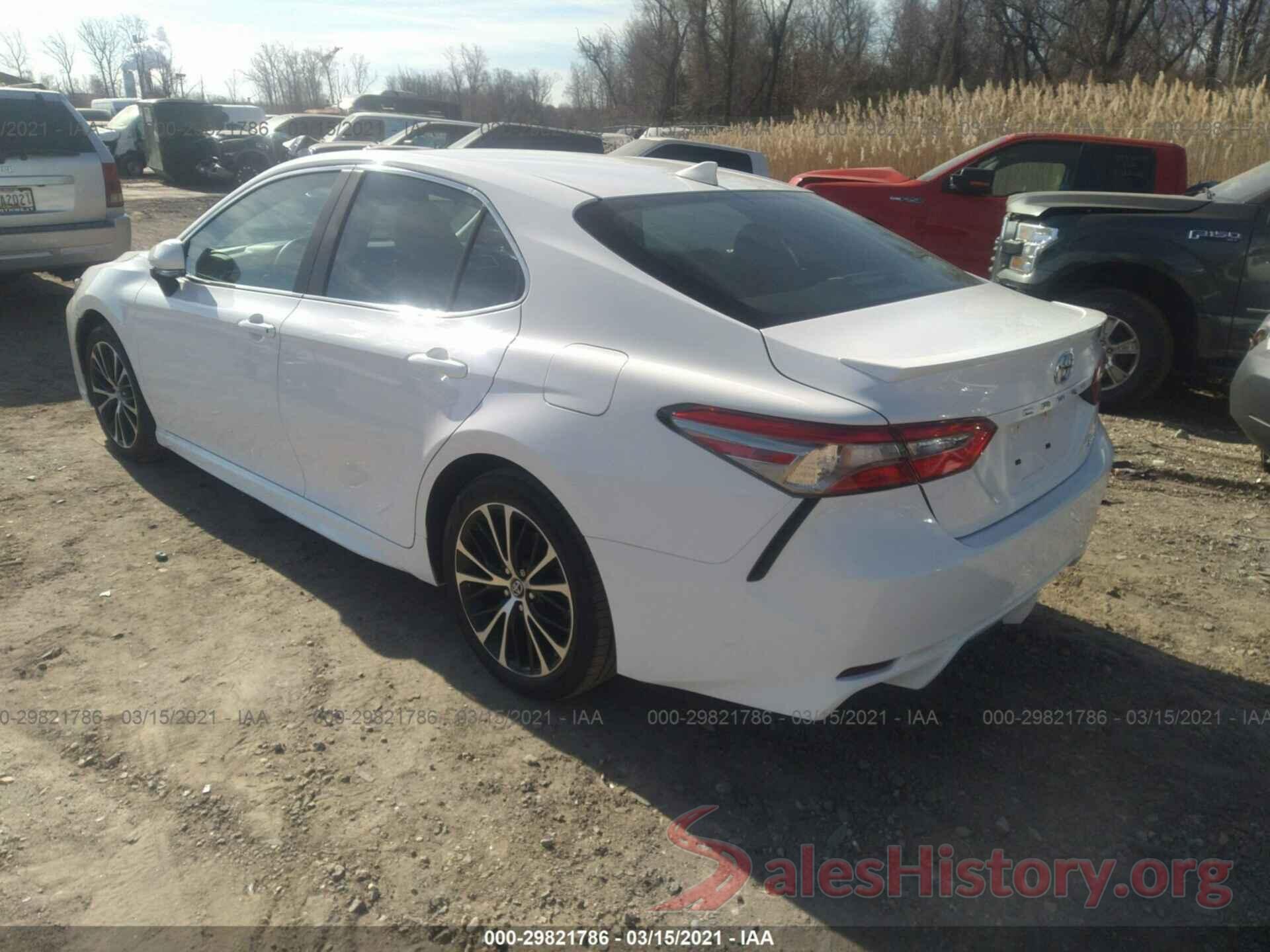 4T1B11HK8JU649374 2018 TOYOTA CAMRY