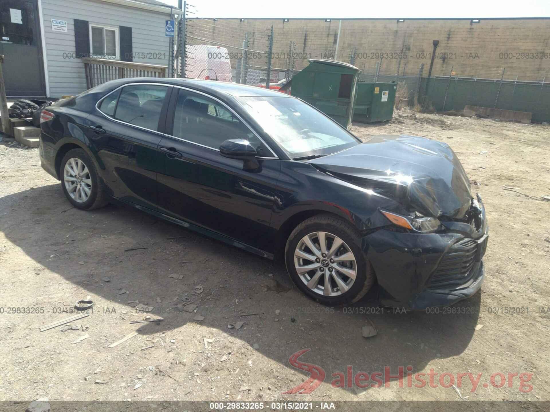 4T1B11HK2JU595621 2018 TOYOTA CAMRY