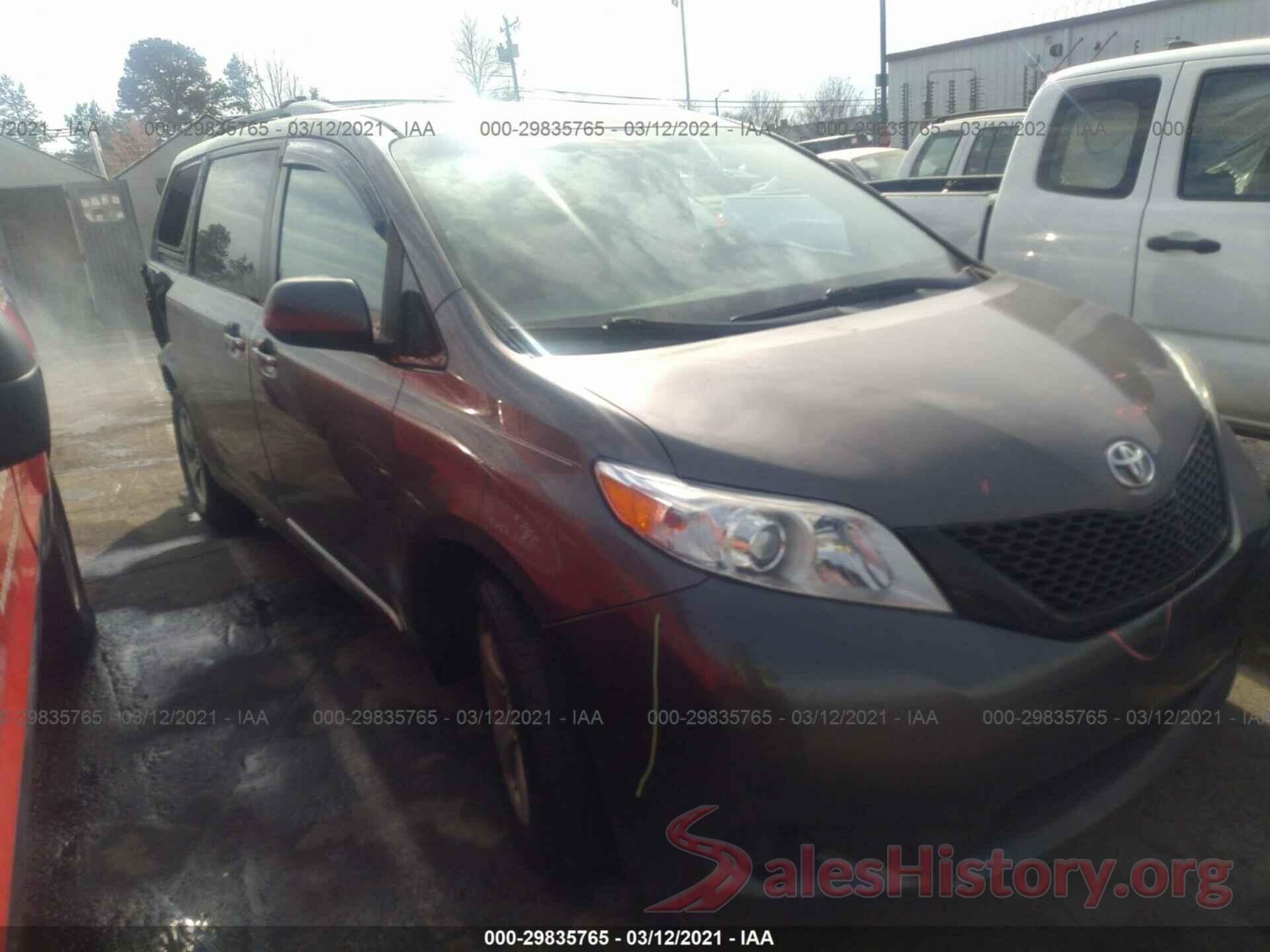 5TDKZ3DC7HS797313 2017 TOYOTA SIENNA