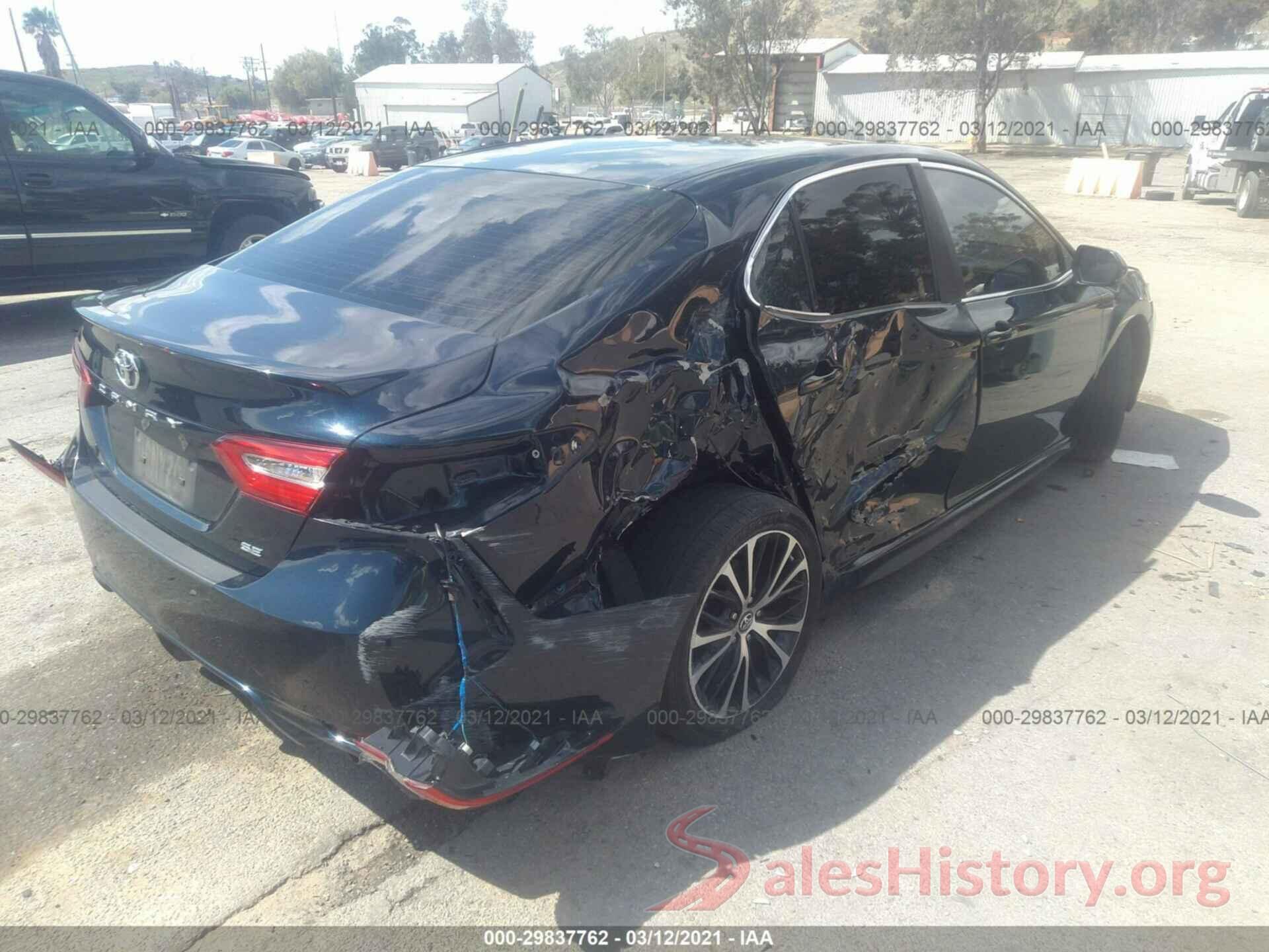 4T1B11HK5JU585679 2018 TOYOTA CAMRY