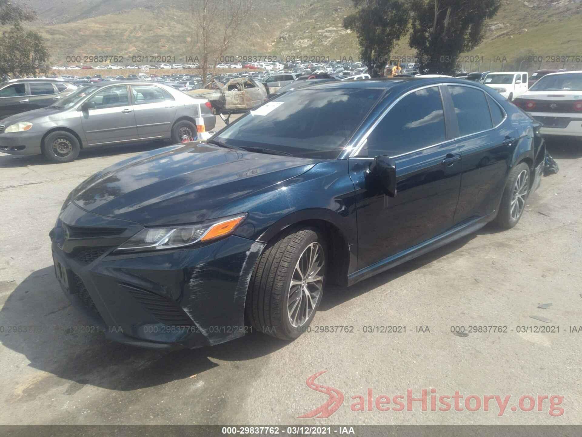 4T1B11HK5JU585679 2018 TOYOTA CAMRY