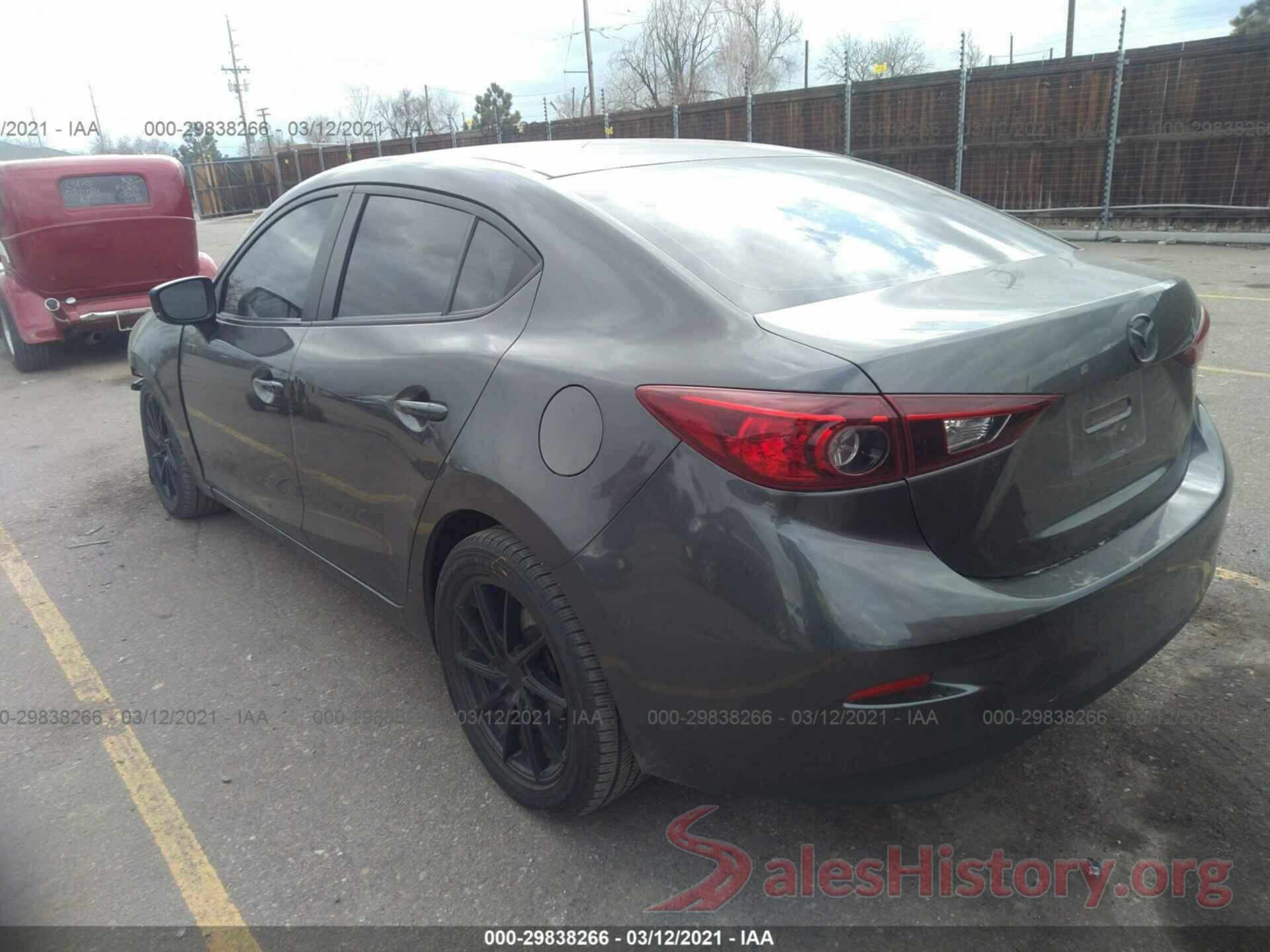 3MZBN1U74JM261148 2018 MAZDA MAZDA3 4-DOOR