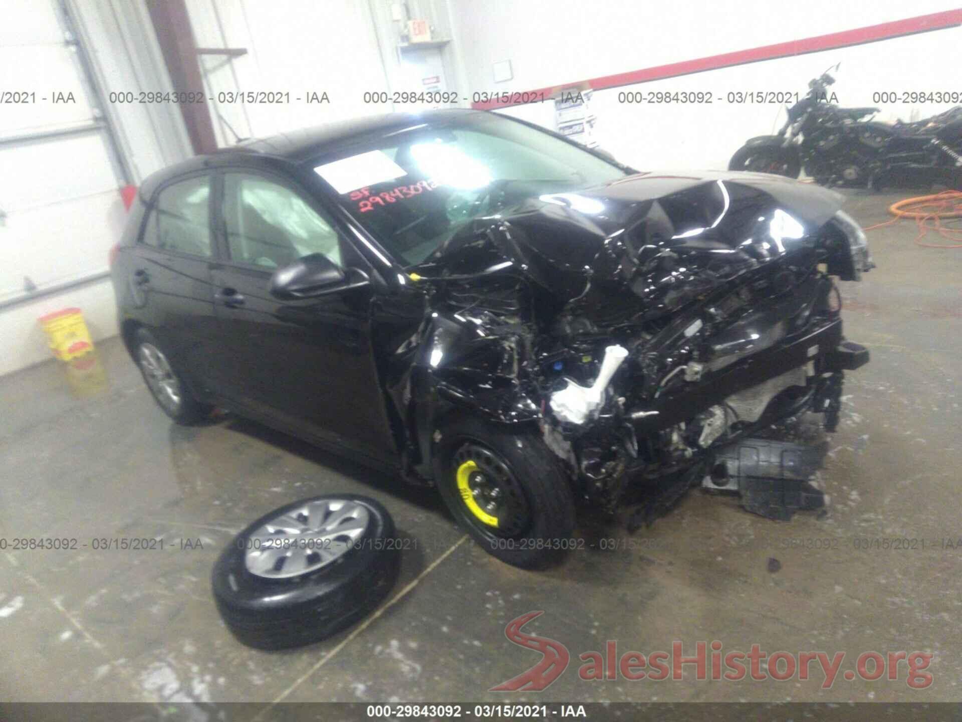 3KPA25AB3JE064246 2018 KIA RIO 5-DOOR