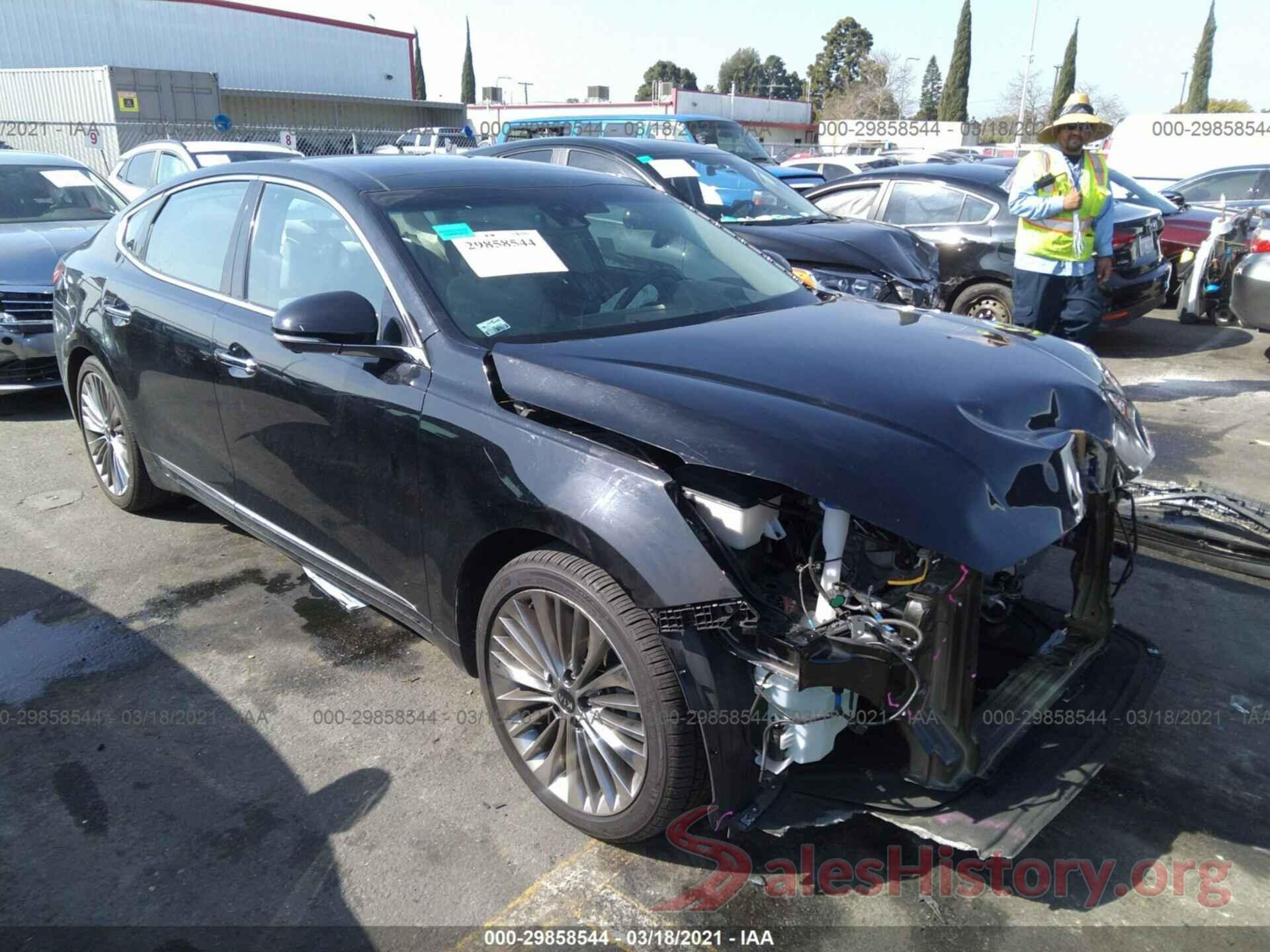 KNALC4J18K5164957 2019 KIA CADENZA