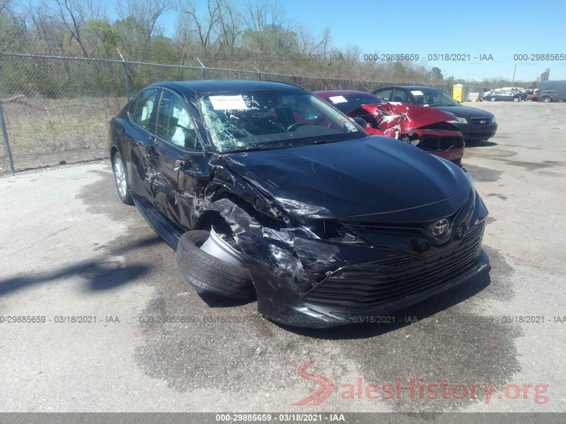 4T1B11HK3JU615889 2018 TOYOTA CAMRY