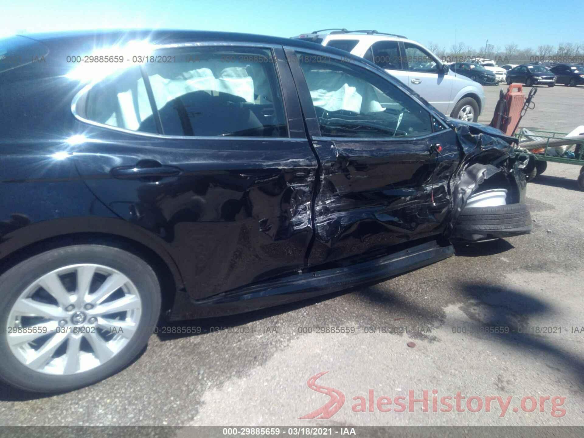 4T1B11HK3JU615889 2018 TOYOTA CAMRY