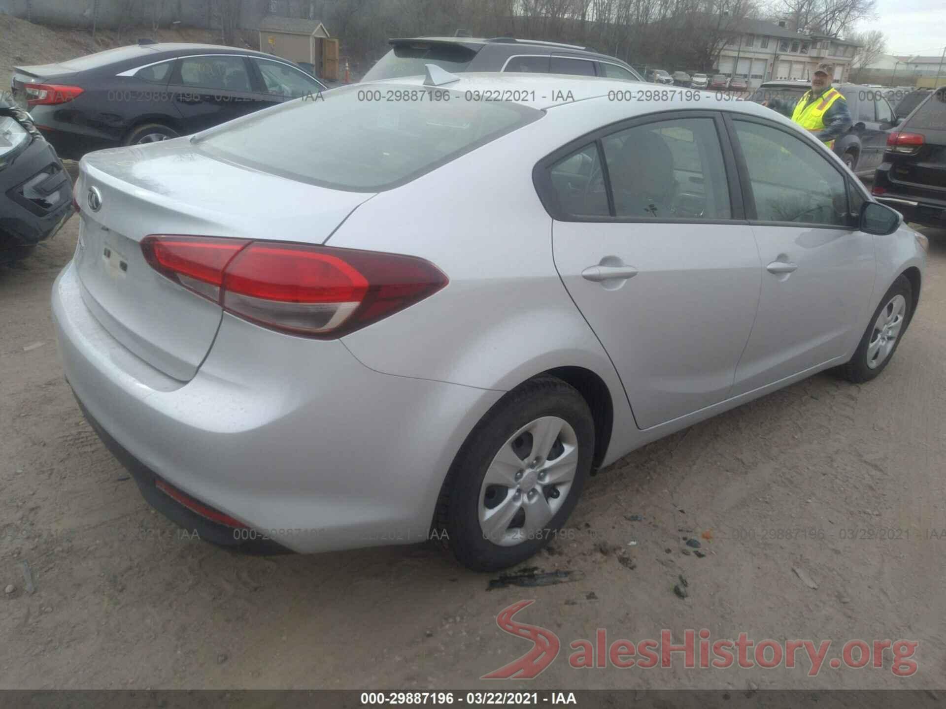 3KPFK4A73HE129165 2017 KIA FORTE