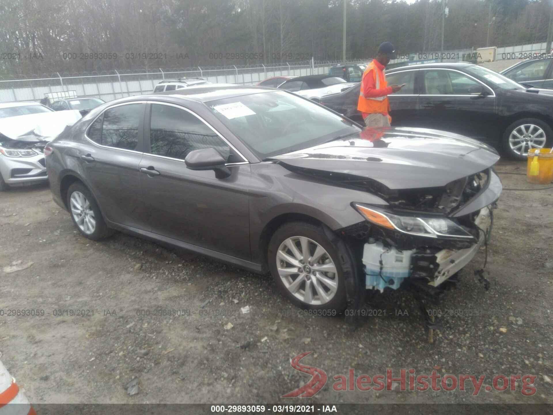 4T1B11HK5JU097252 2018 TOYOTA CAMRY