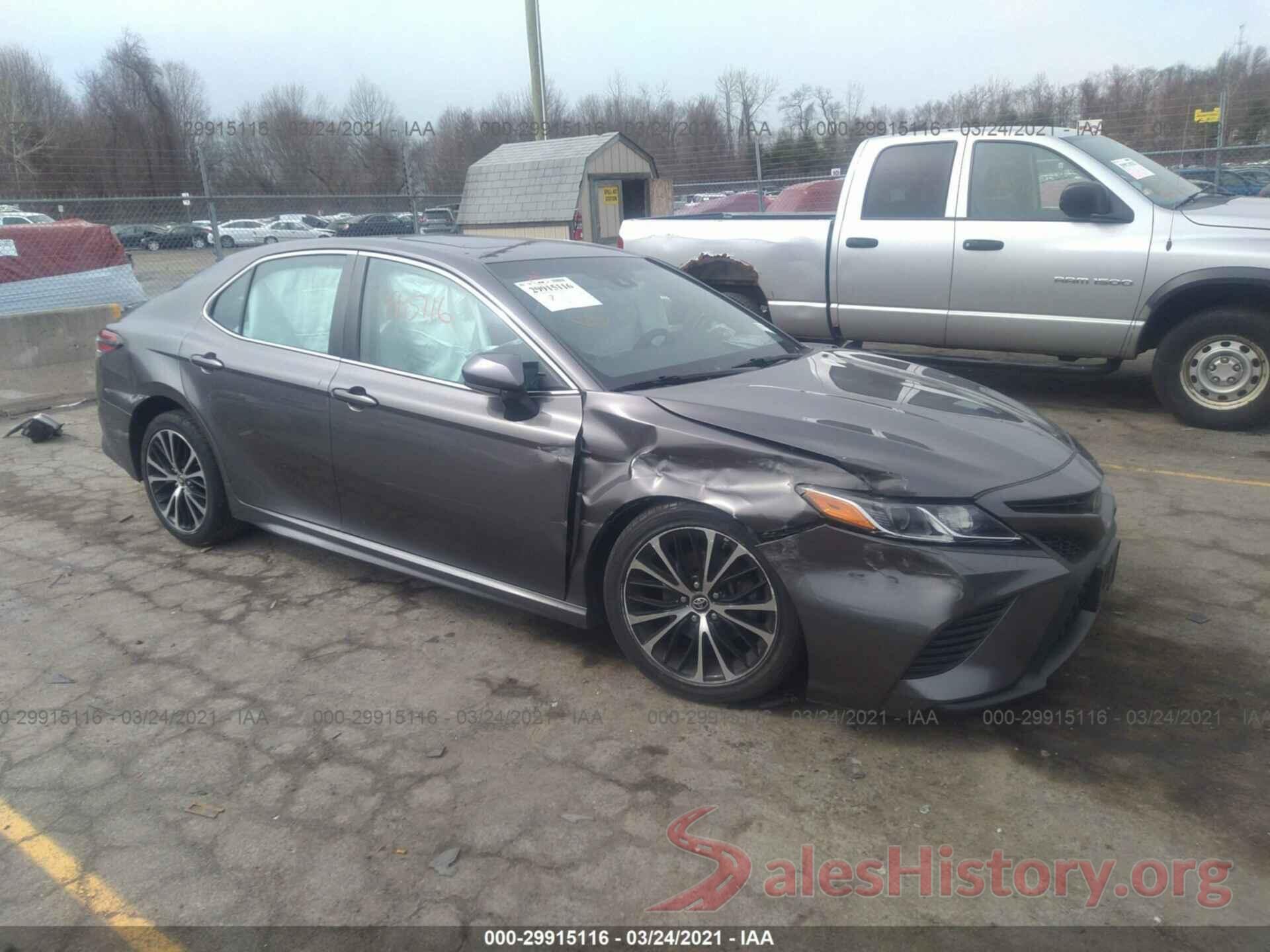 4T1B11HK3JU075072 2018 TOYOTA CAMRY