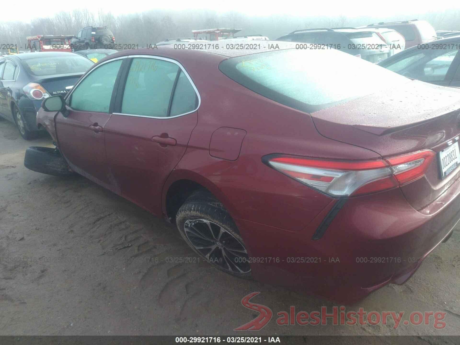 4T1B11HKXJU528085 2018 TOYOTA CAMRY