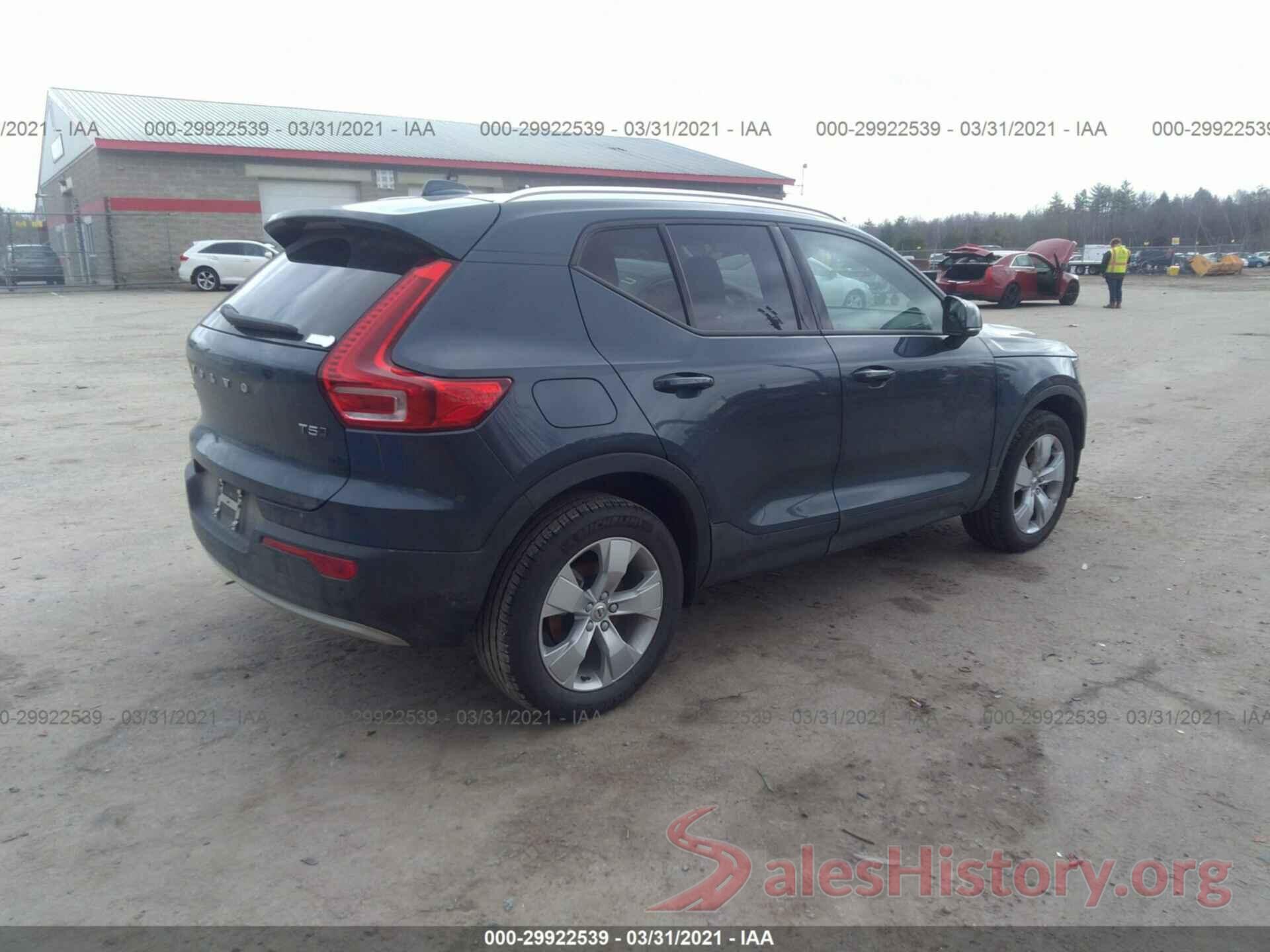 YV4162UK4M2404775 2021 VOLVO XC40