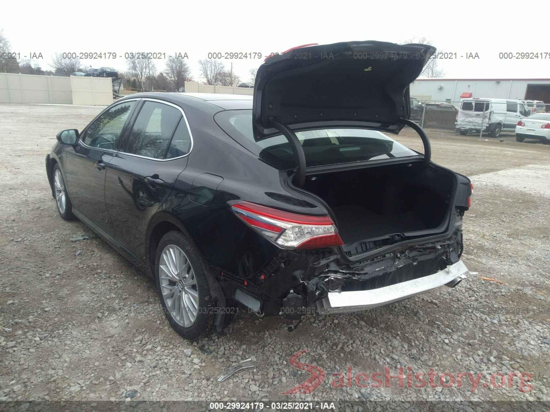 4T1B11HK1JU057704 2018 TOYOTA CAMRY