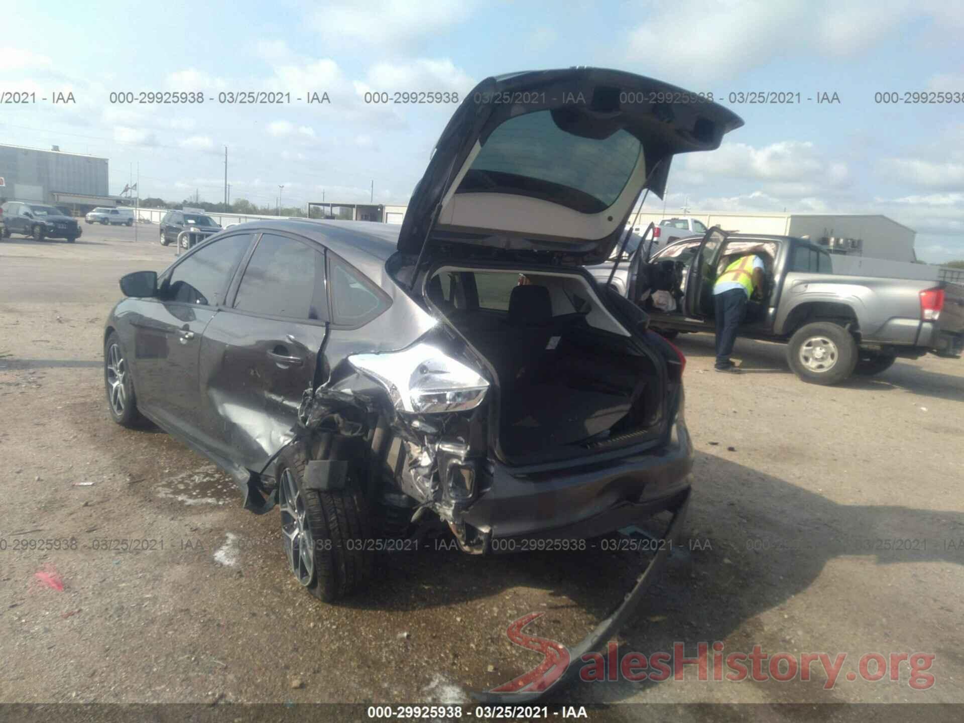 1FADP3M22JL261551 2018 FORD FOCUS