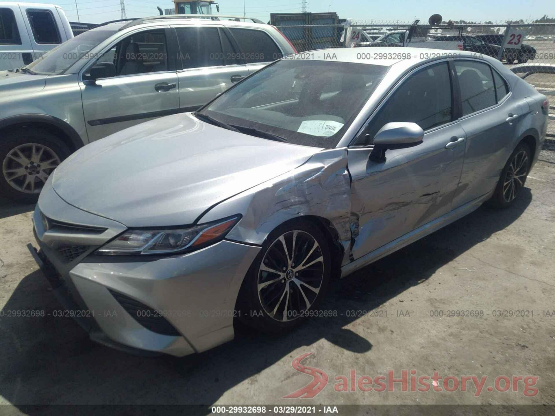 4T1B11HK5JU589232 2018 TOYOTA CAMRY