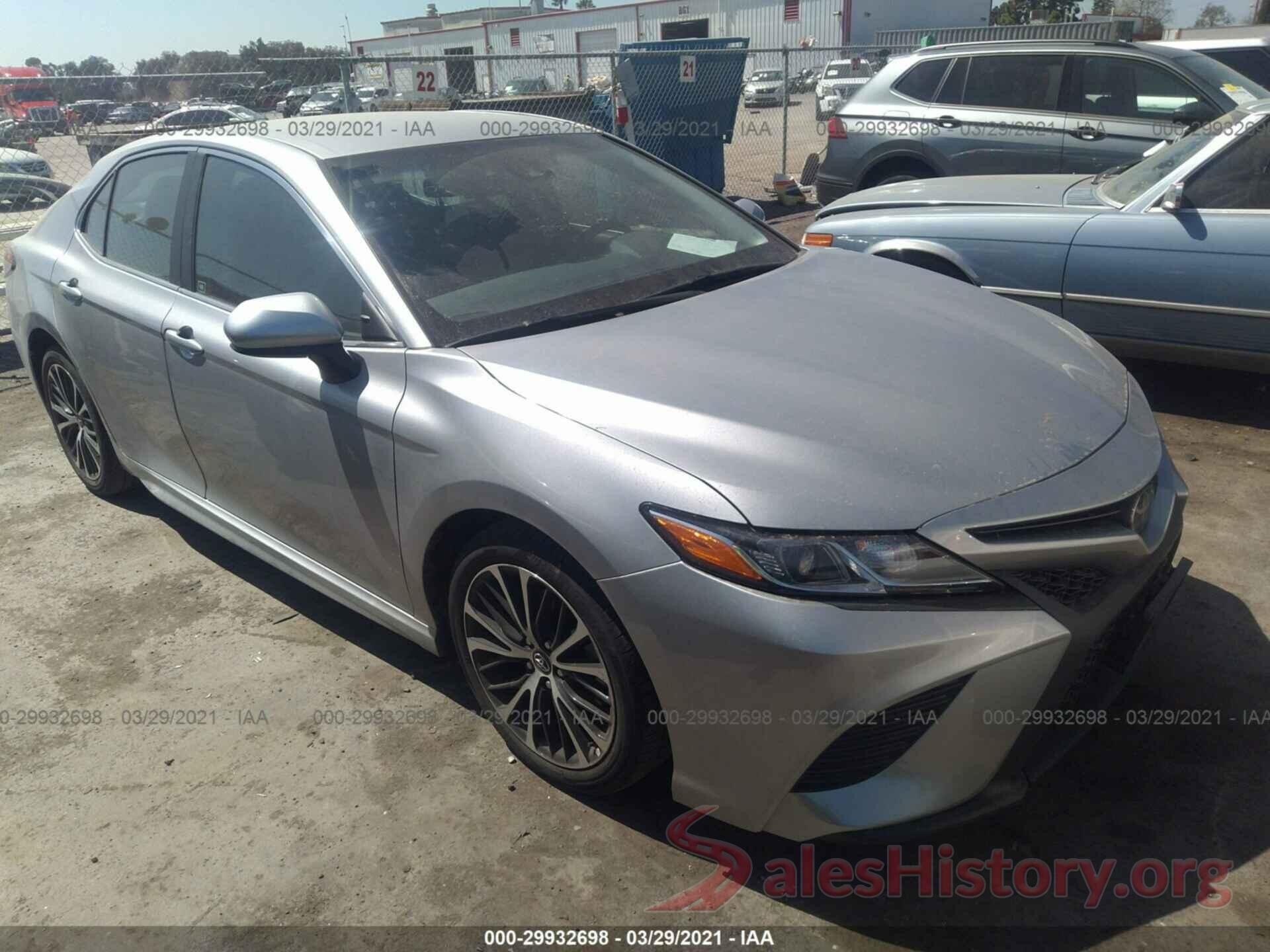 4T1B11HK5JU589232 2018 TOYOTA CAMRY