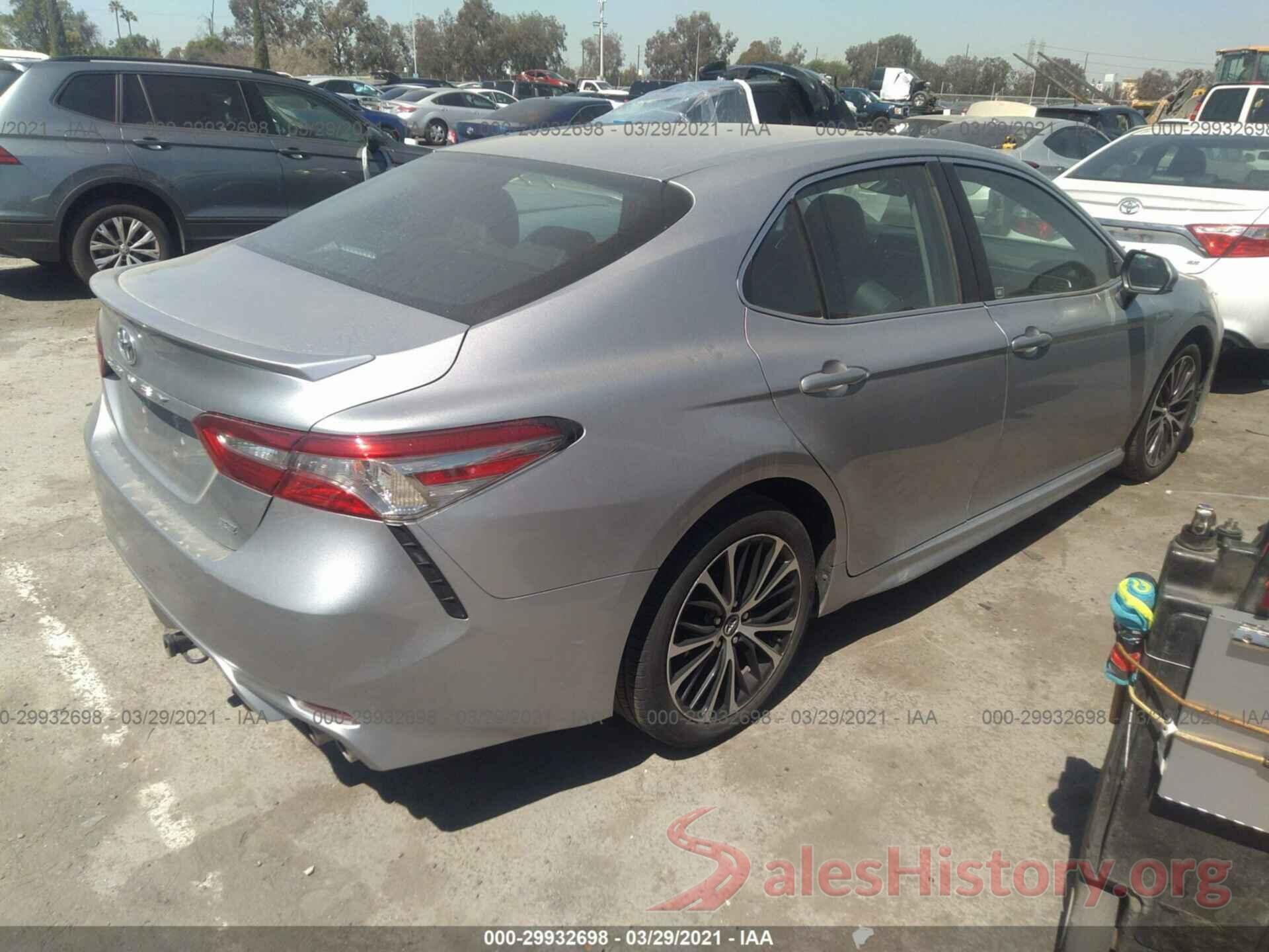 4T1B11HK5JU589232 2018 TOYOTA CAMRY