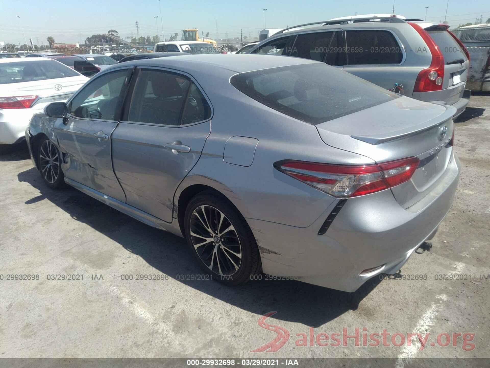 4T1B11HK5JU589232 2018 TOYOTA CAMRY