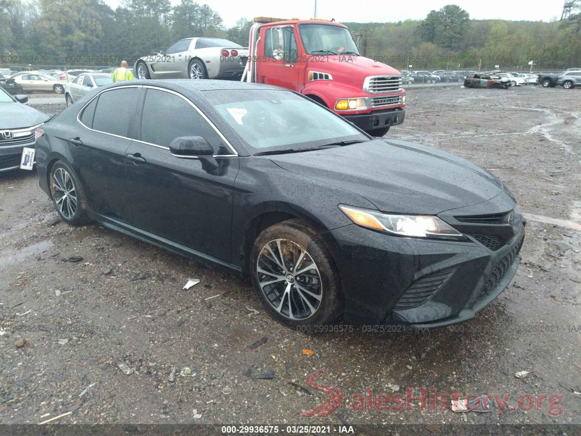 4T1B11HK5JU142819 2018 TOYOTA CAMRY