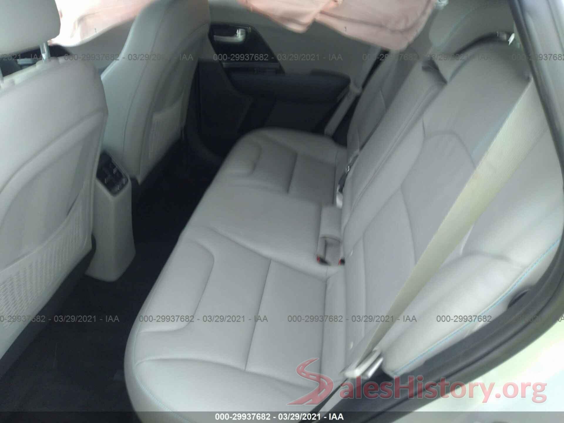 KNDCE3LC8H5082466 2017 KIA NIRO