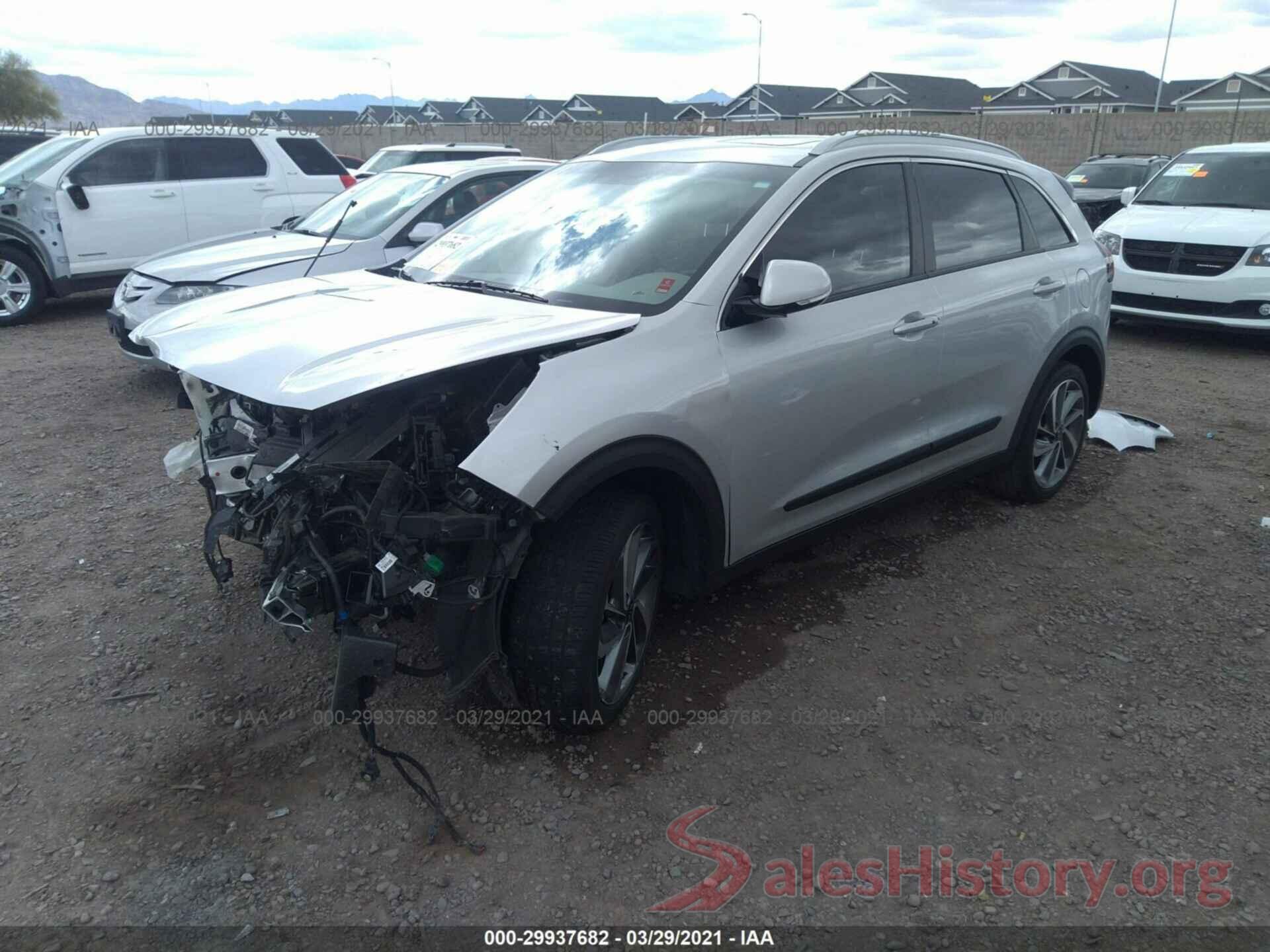 KNDCE3LC8H5082466 2017 KIA NIRO