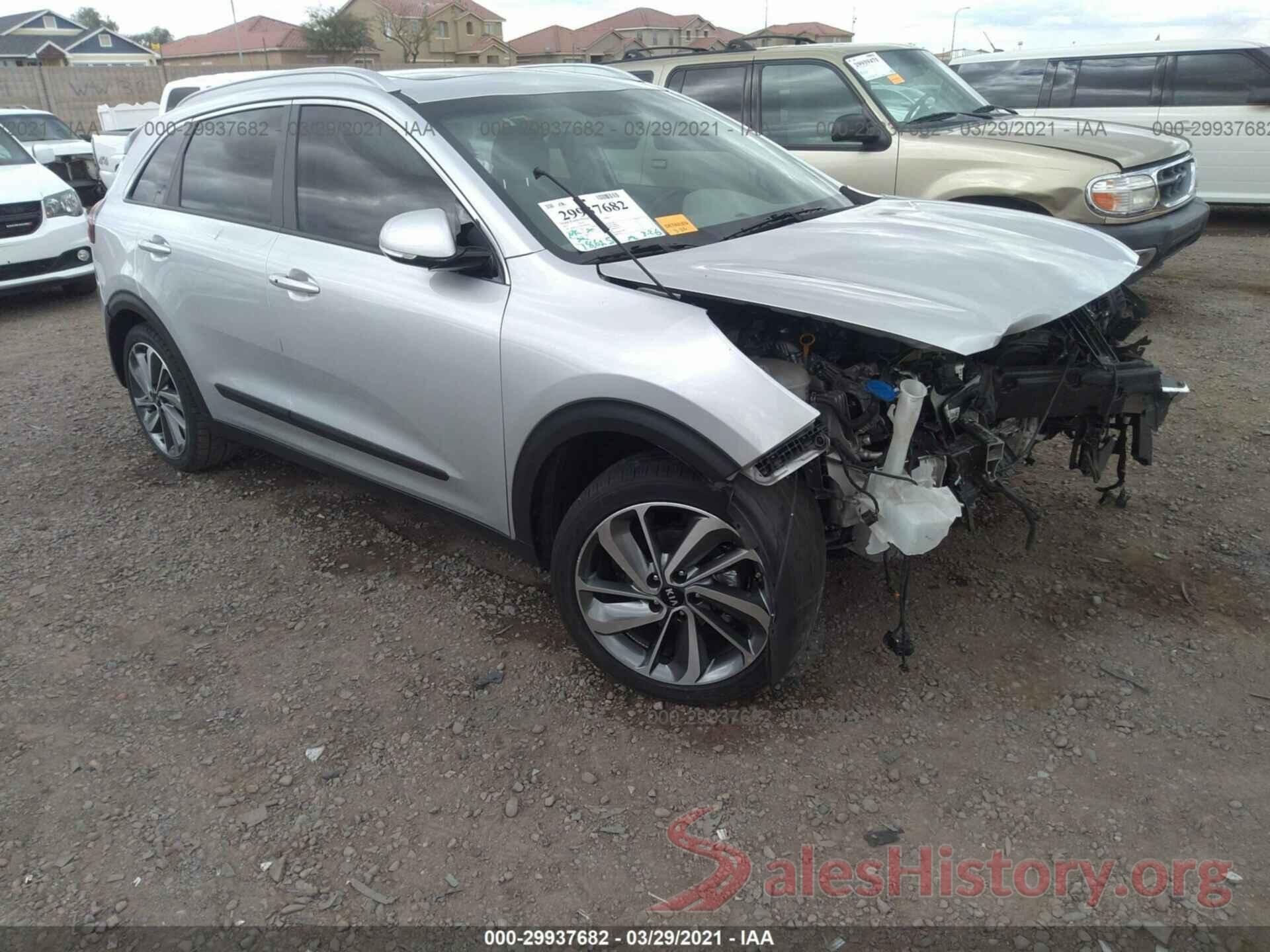 KNDCE3LC8H5082466 2017 KIA NIRO