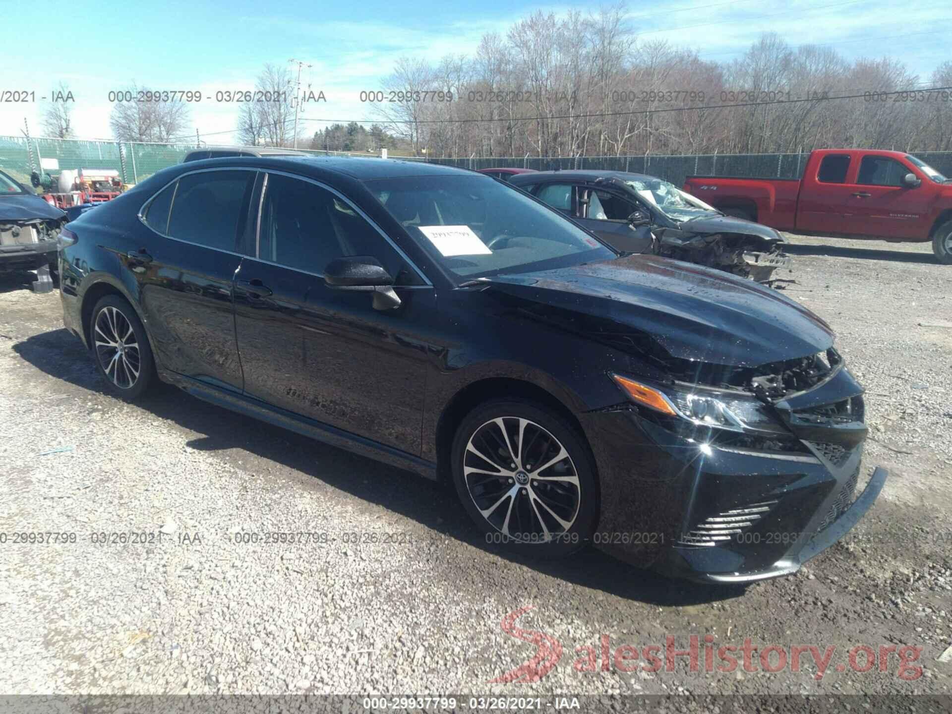 4T1B11HK5JU670134 2018 TOYOTA CAMRY