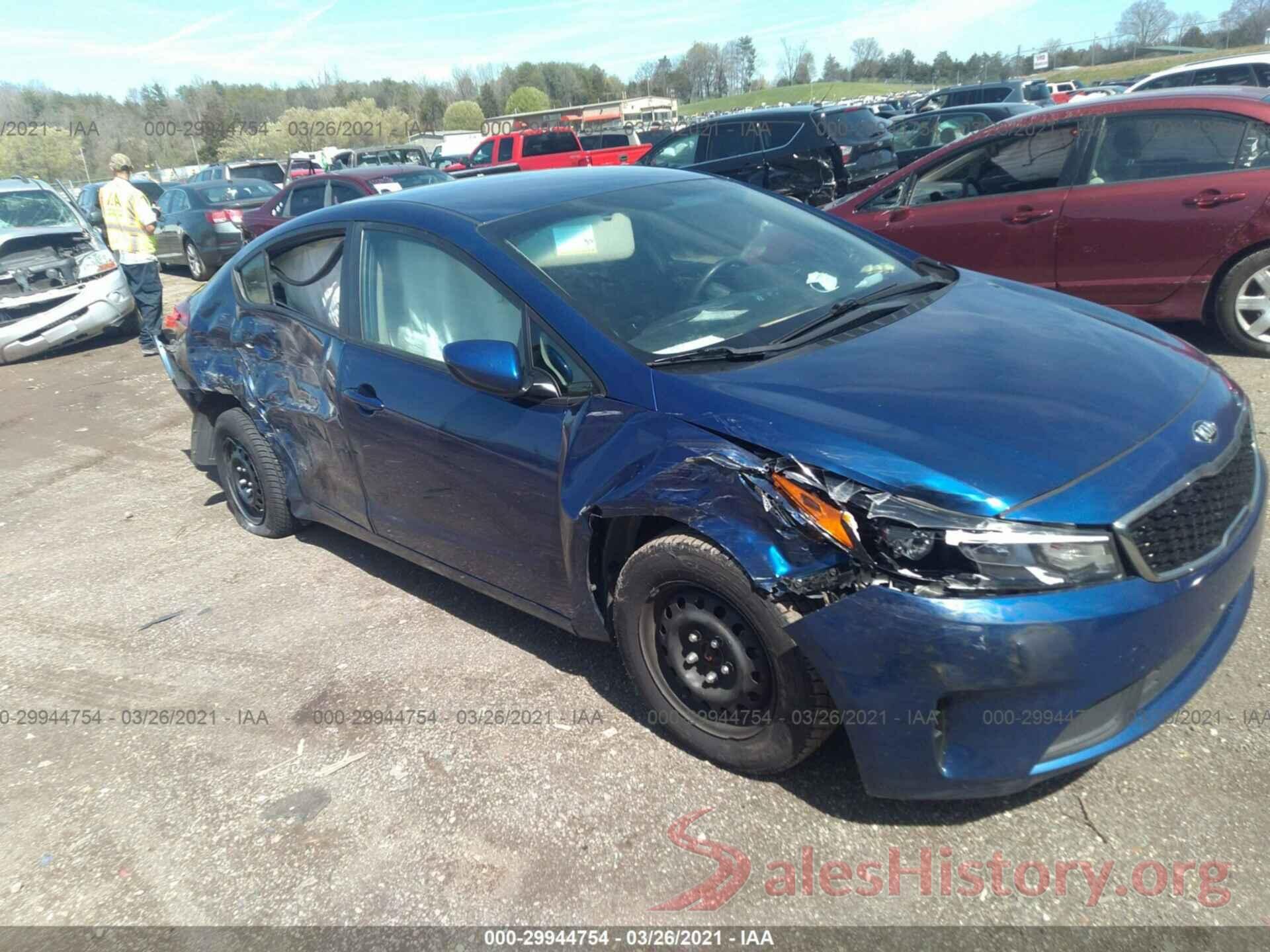 3KPFK4A7XHE141586 2017 KIA FORTE