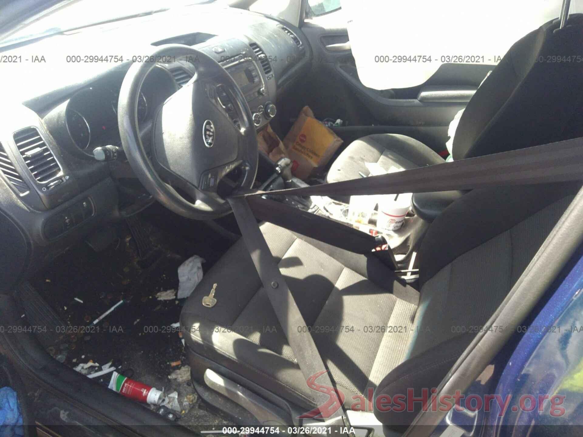 3KPFK4A7XHE141586 2017 KIA FORTE