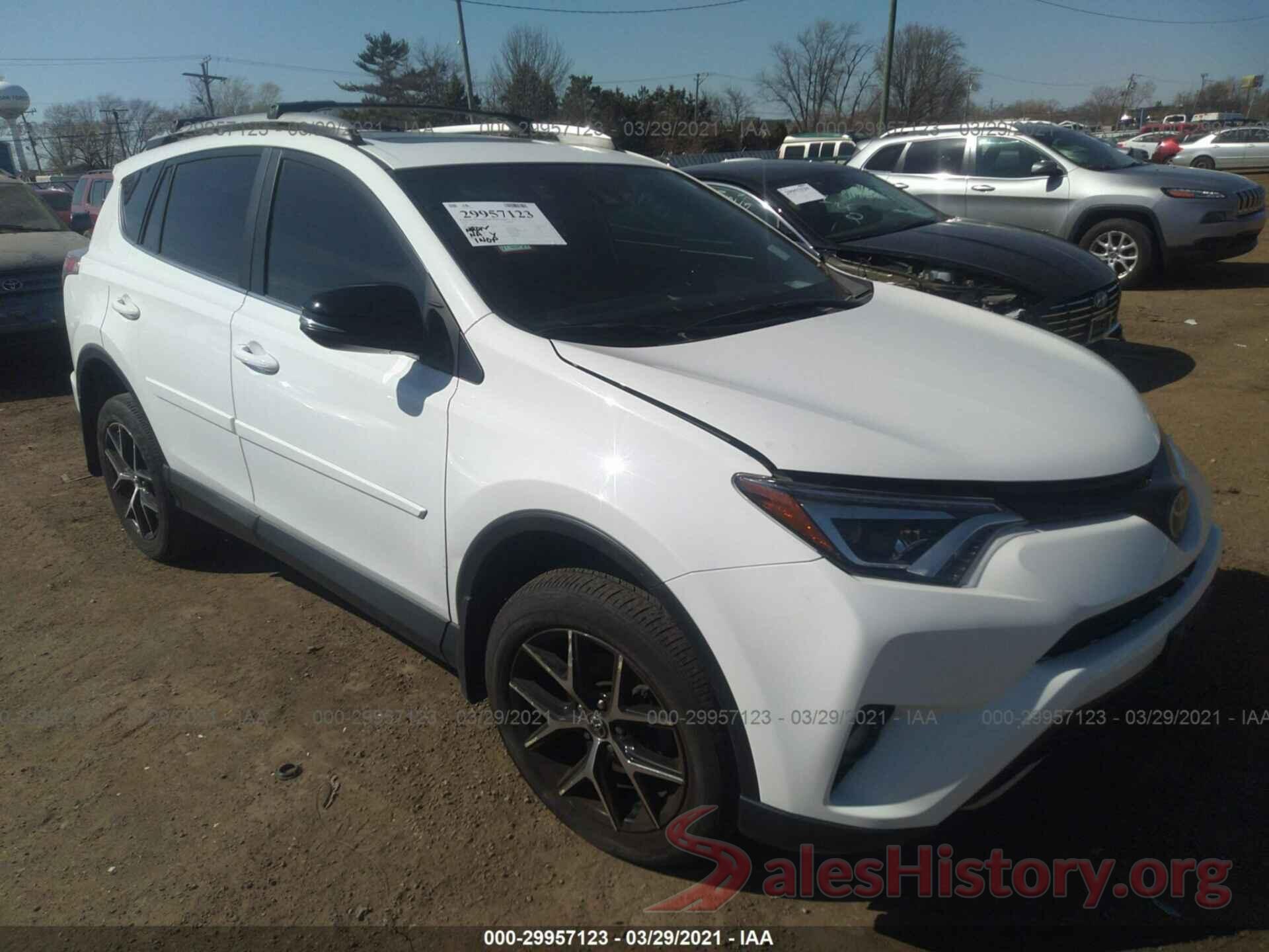 2T3JFREV9JW851528 2018 TOYOTA RAV4