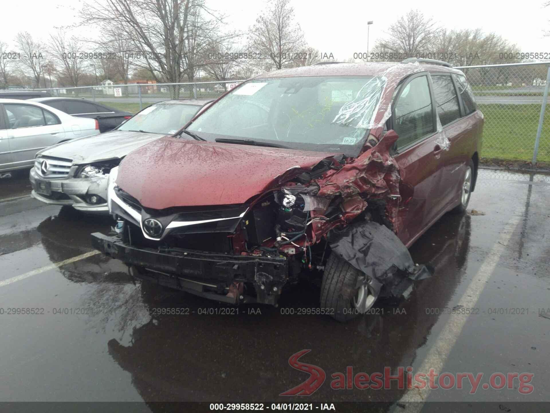 5TDKZ3DC8JS947158 2018 TOYOTA SIENNA