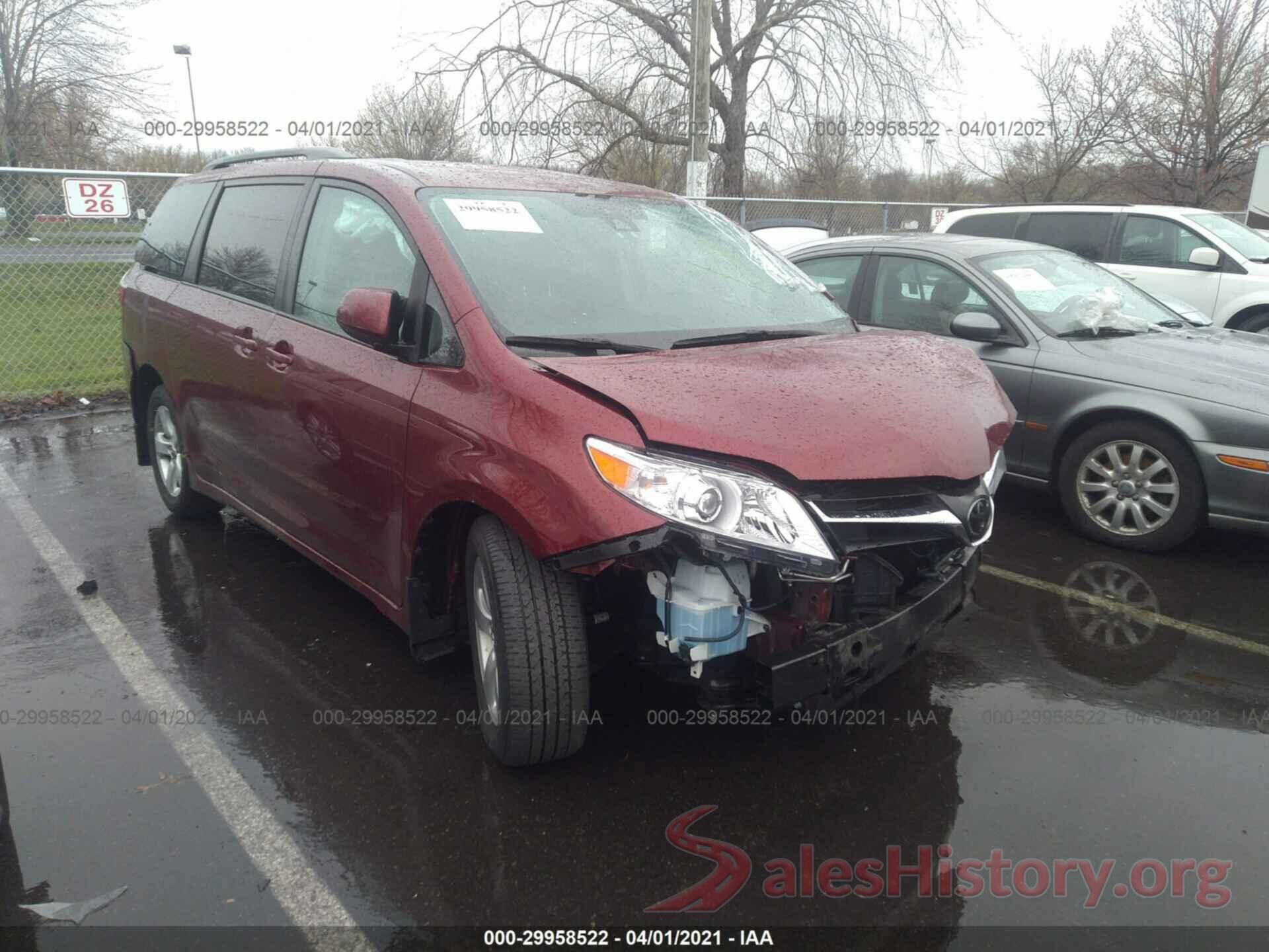 5TDKZ3DC8JS947158 2018 TOYOTA SIENNA