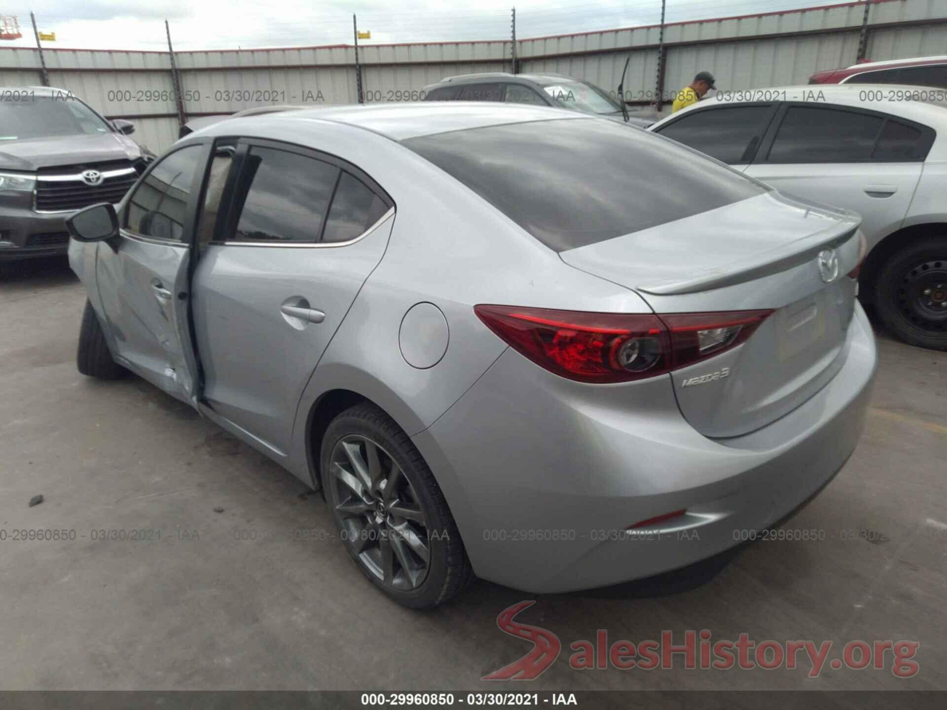 3MZBN1V32JM228211 2018 MAZDA MAZDA3 4-DOOR