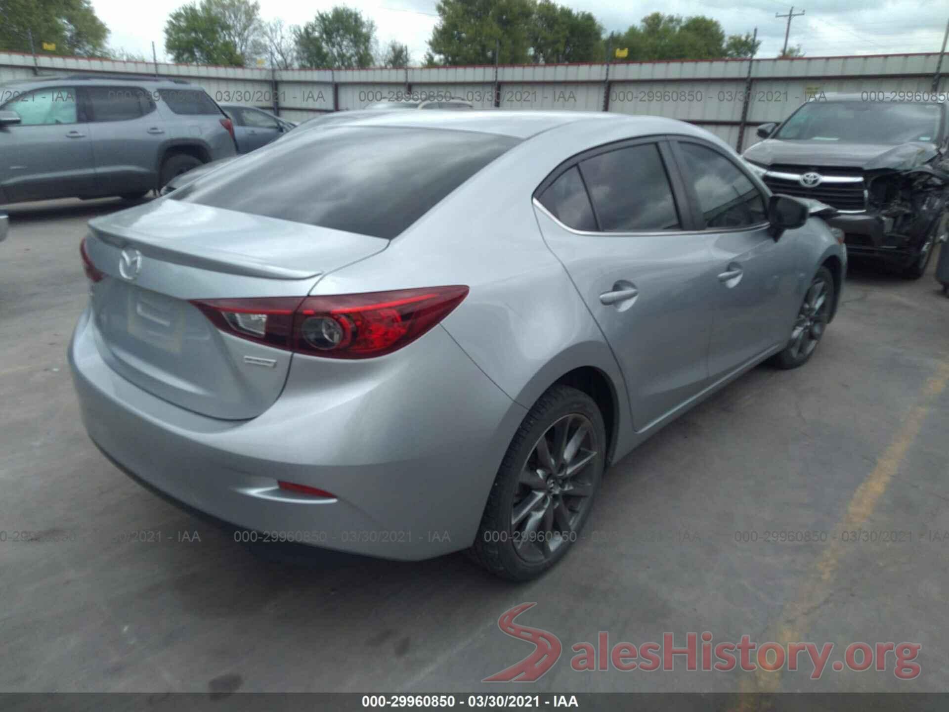 3MZBN1V32JM228211 2018 MAZDA MAZDA3 4-DOOR