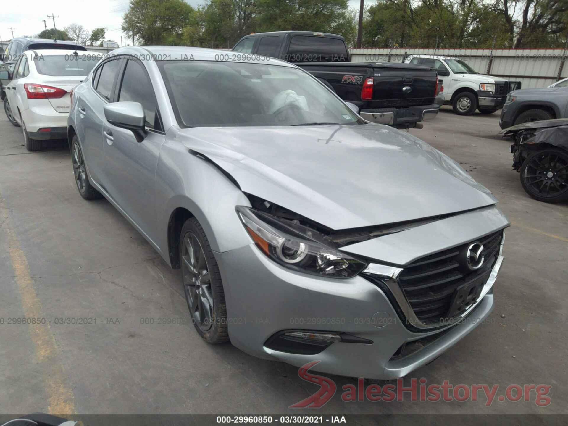 3MZBN1V32JM228211 2018 MAZDA MAZDA3 4-DOOR