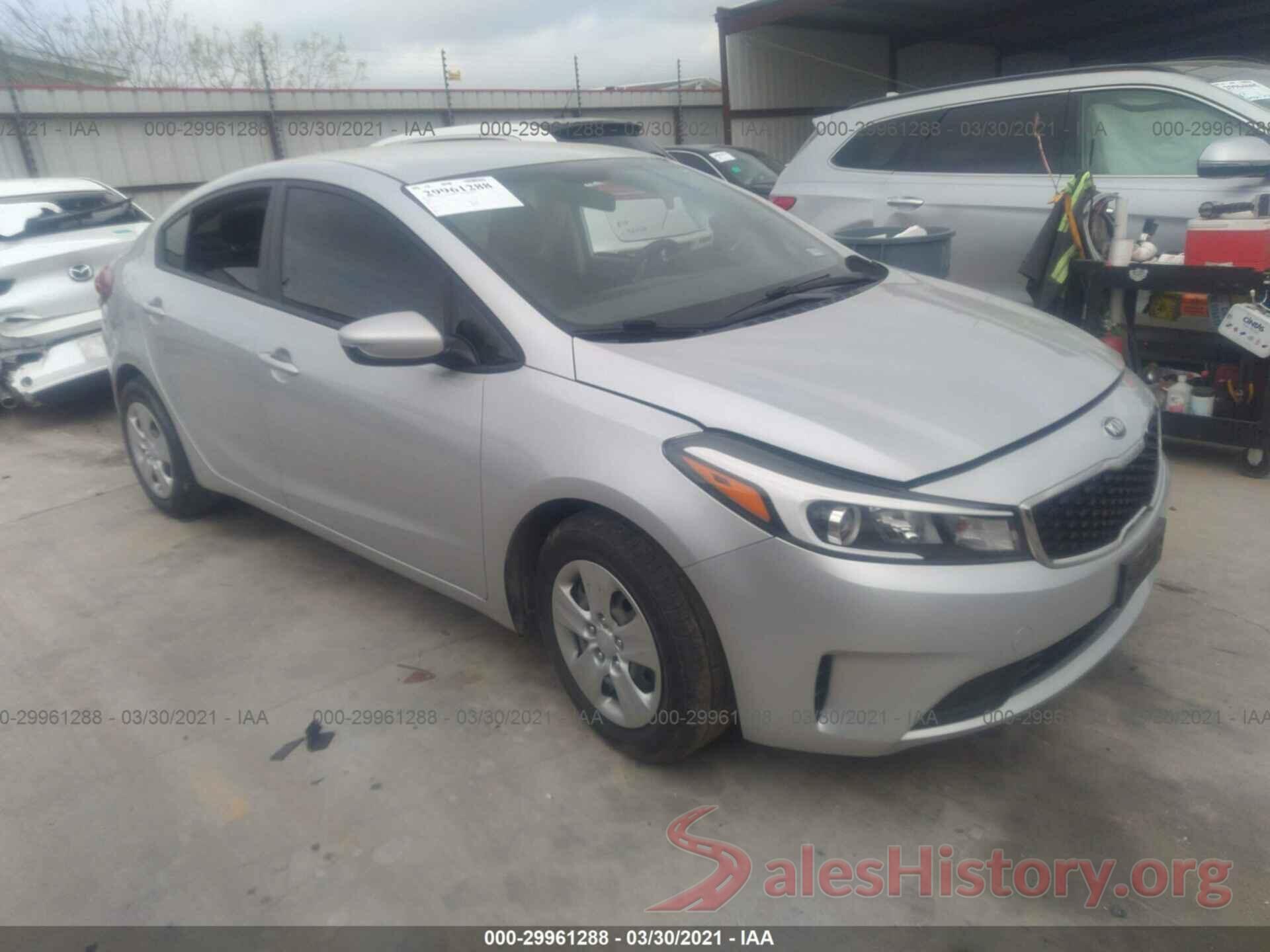 3KPFK4A76JE231369 2018 KIA FORTE