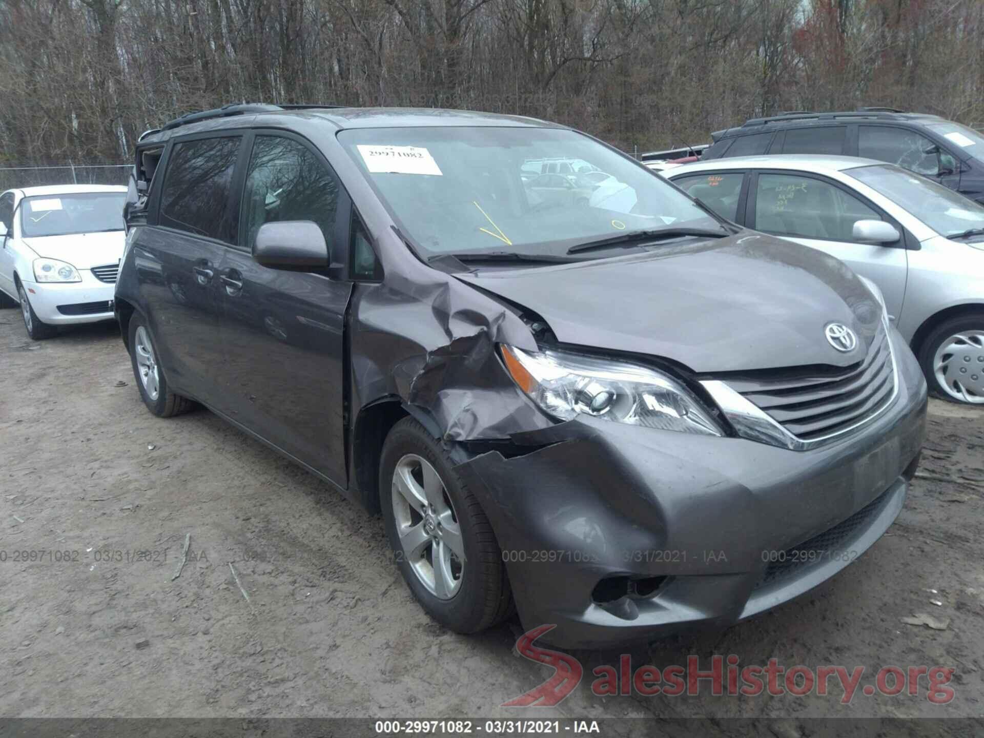 5TDKZ3DC1HS796898 2017 TOYOTA SIENNA