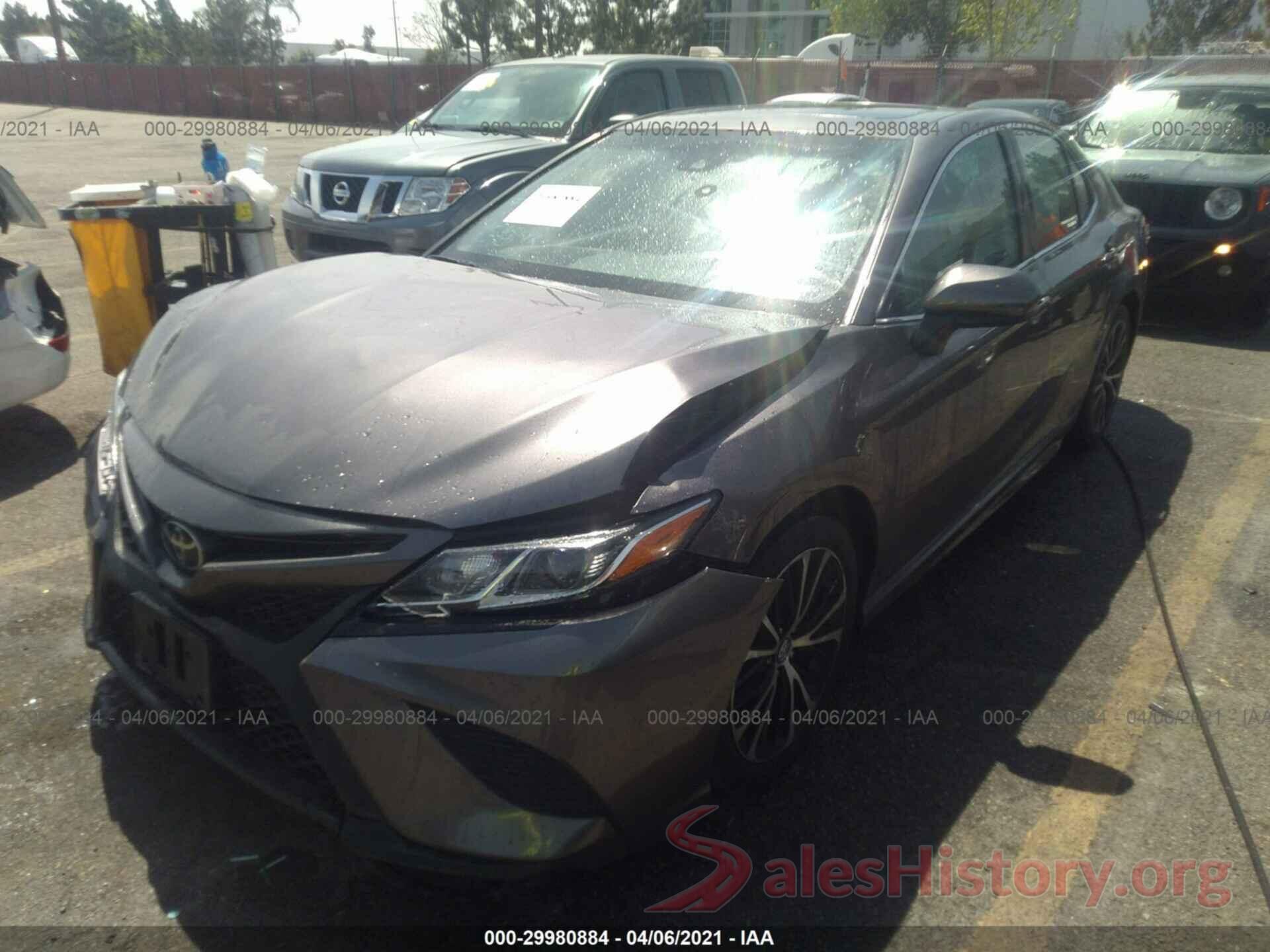 4T1B11HK8JU508725 2018 TOYOTA CAMRY