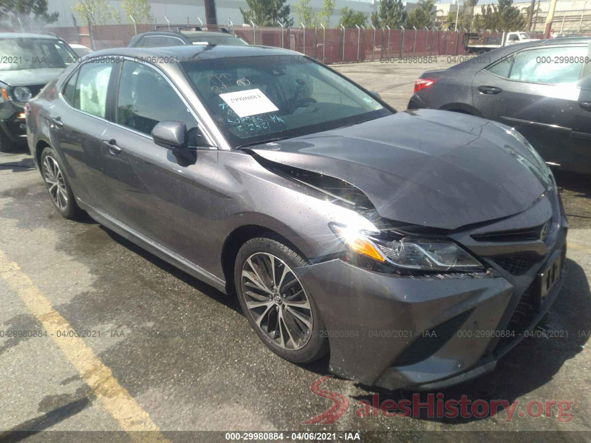 4T1B11HK8JU508725 2018 TOYOTA CAMRY