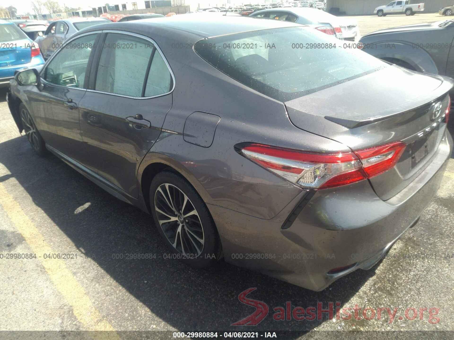 4T1B11HK8JU508725 2018 TOYOTA CAMRY